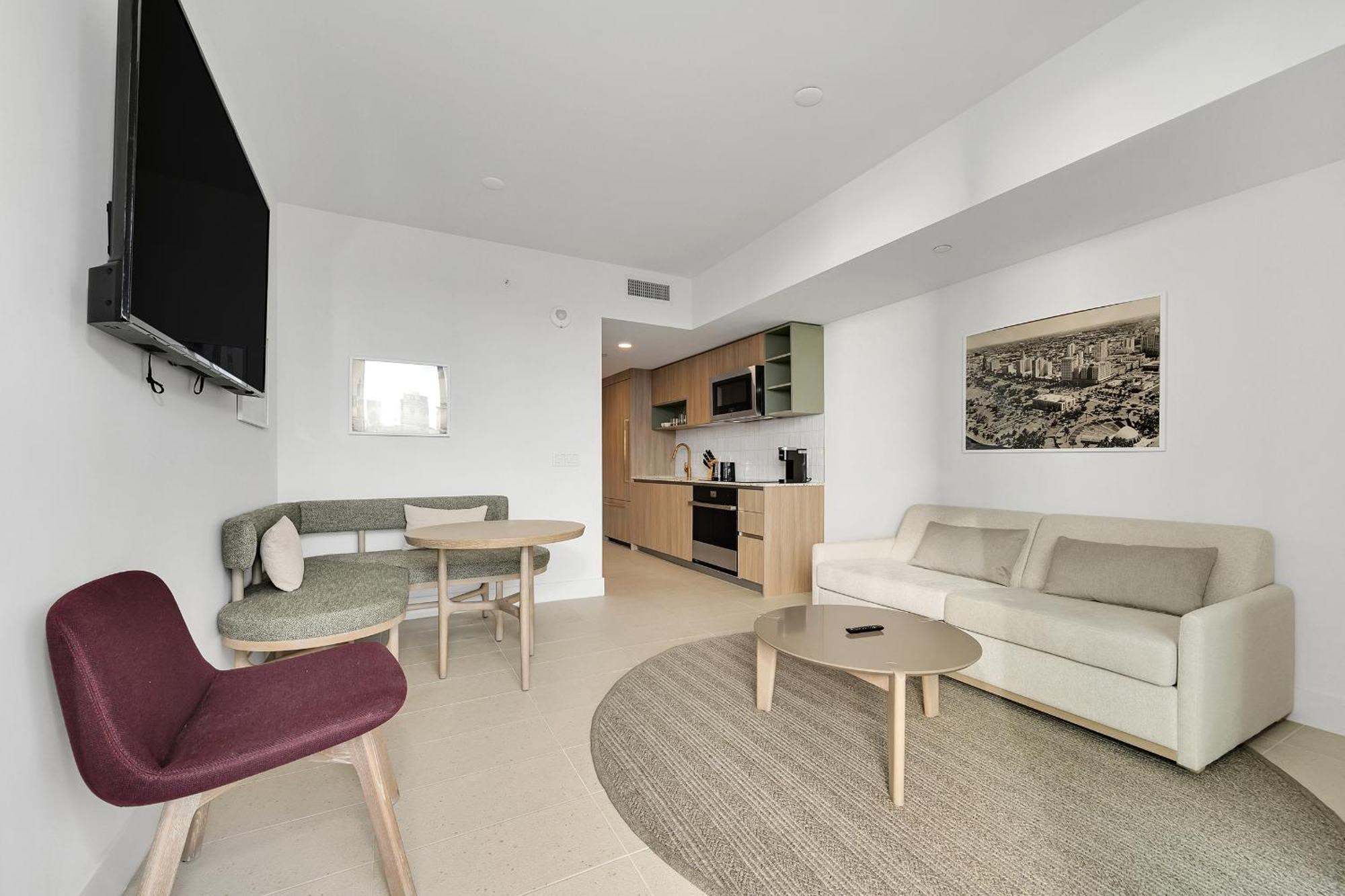 Apartment Stylish One Bedroom Steps From Kaseya Center & Port Of Miami- Daily Fee And Parking Not Included *