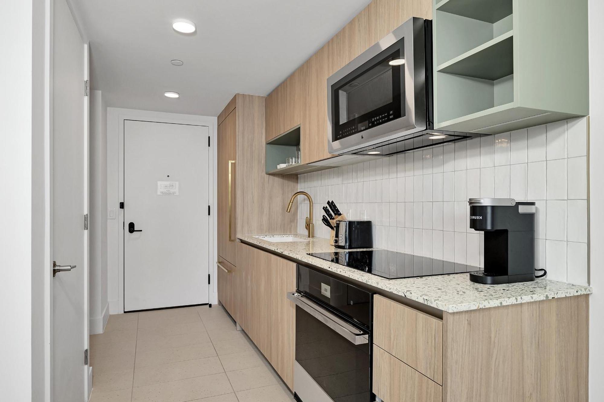 Apartment Stylish One Bedroom Steps From Kaseya Center & Port Of Miami- Daily Fee And Parking Not Included Miami