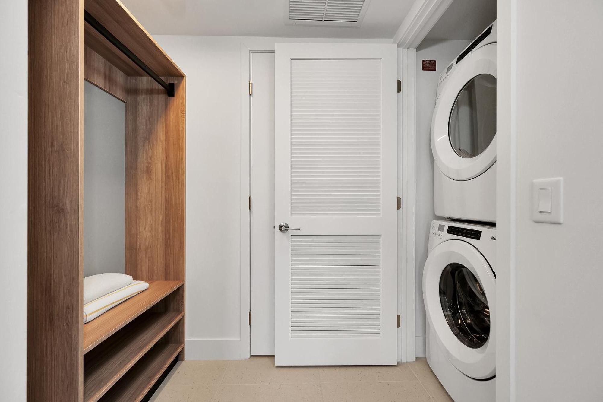 Stylish One Bedroom Steps From Kaseya Center & Port Of Miami- Daily Fee And Parking Not Included * Miami