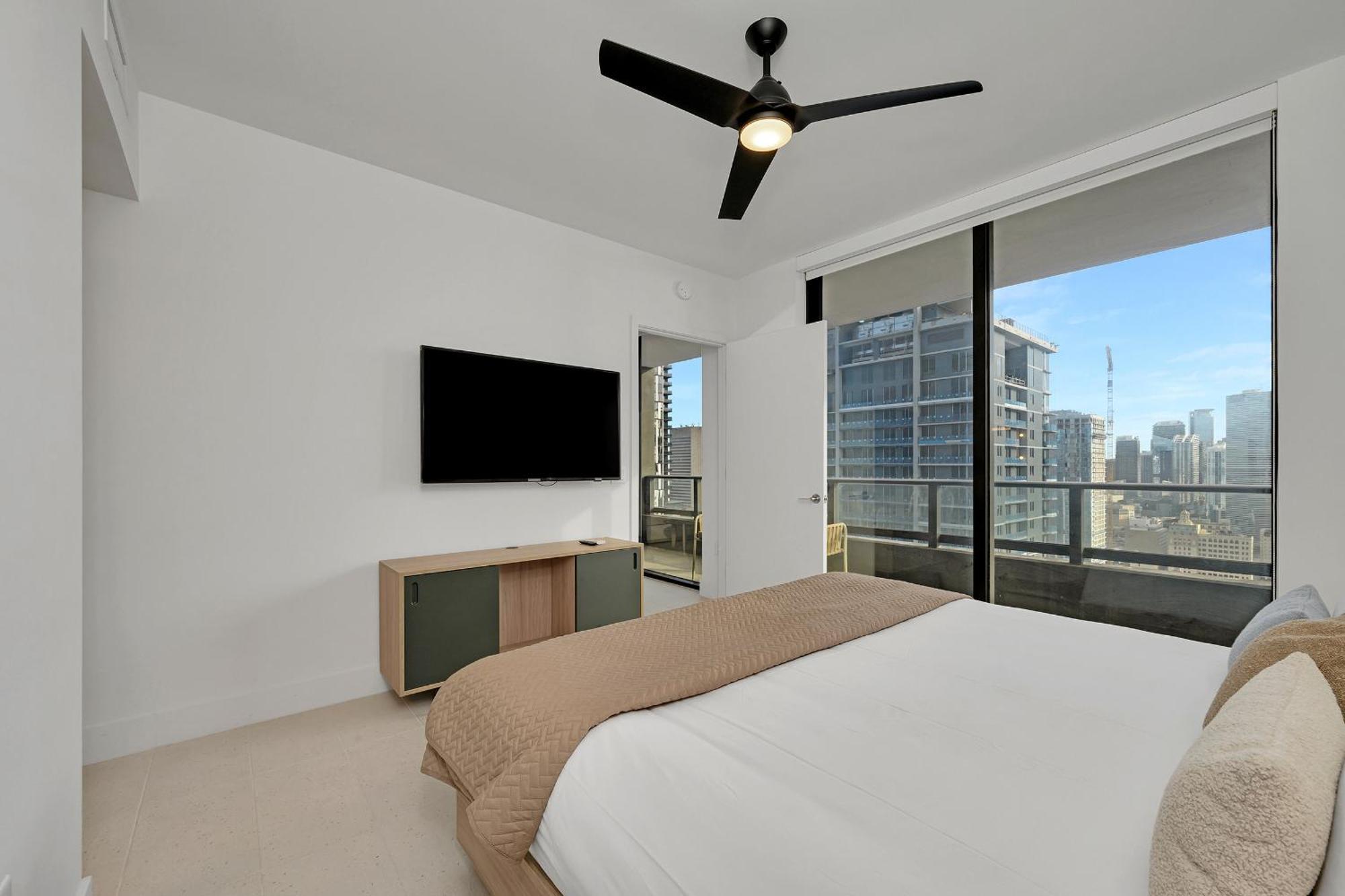 Apartment Stylish One Bedroom Steps From Kaseya Center & Port Of Miami- Daily Fee And Parking Not Included