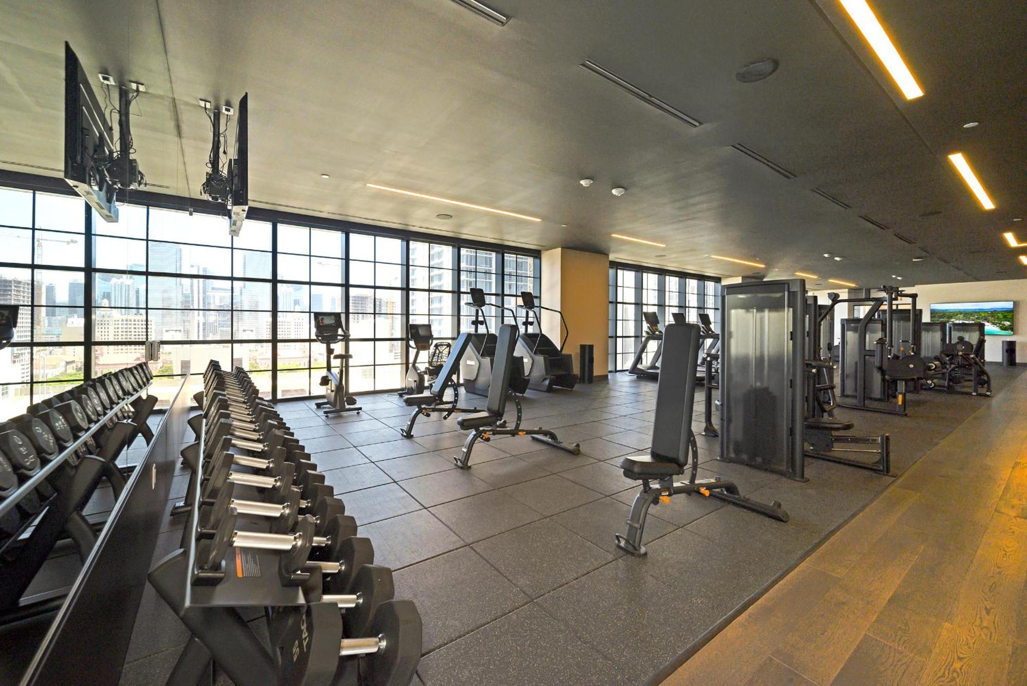 Steps From Kaseya Center & Port Of - Daily Fee And Parking Not Included *