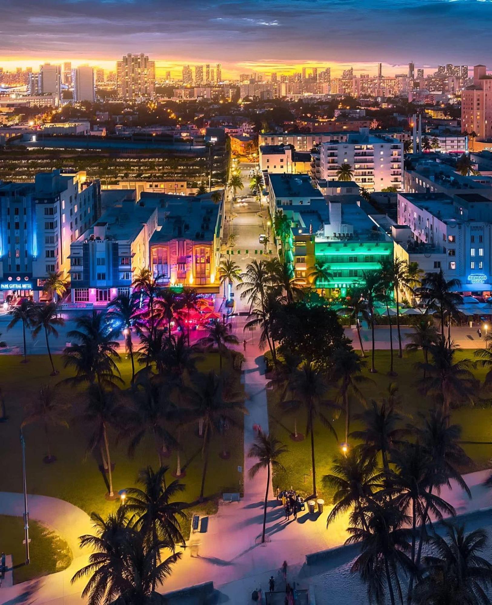 Sky-high Oasis Large Pool & Gym Apartment Miami