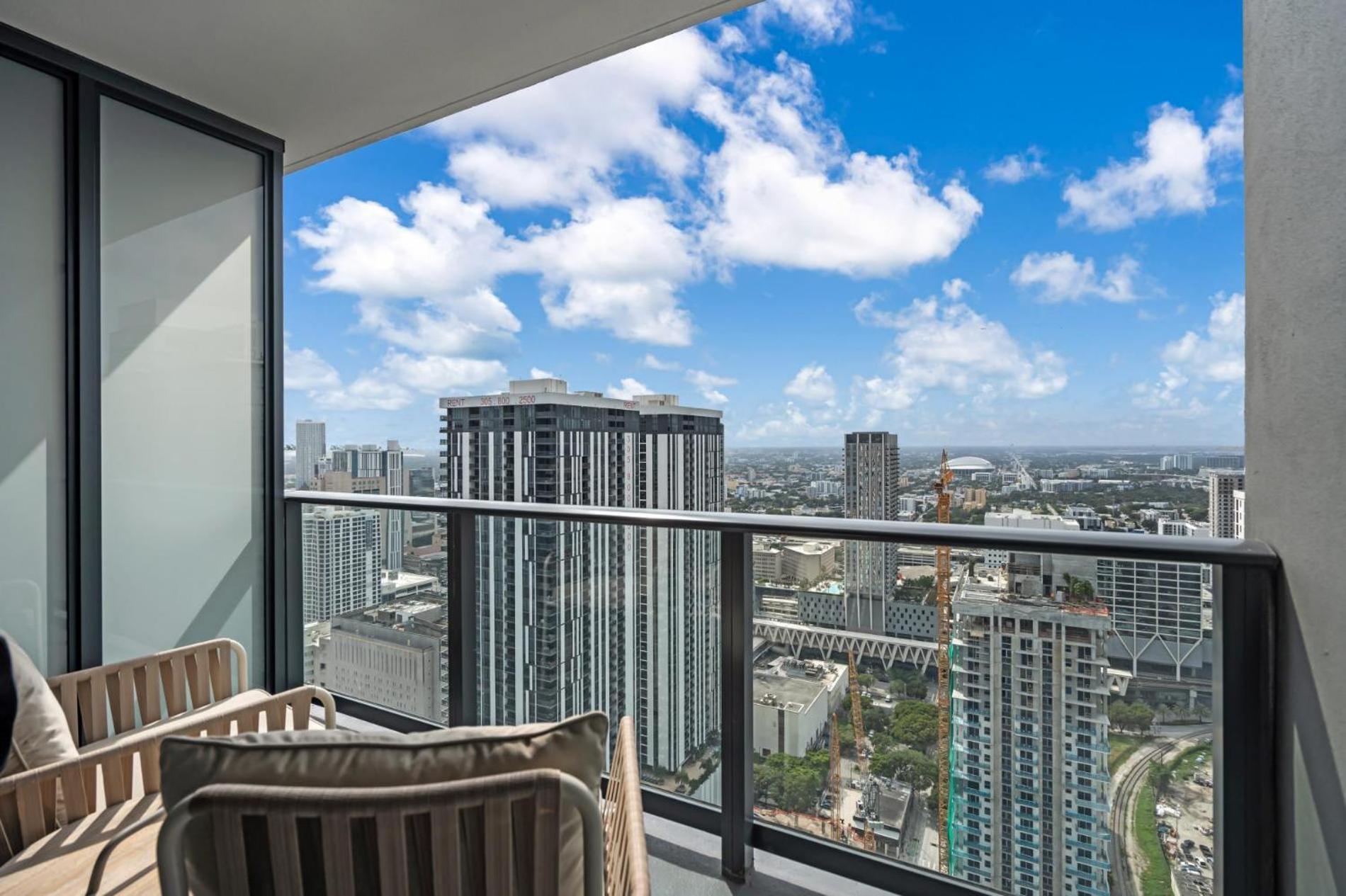 Modern 1br With Breathtaking Views Heart Of Downtown Miami