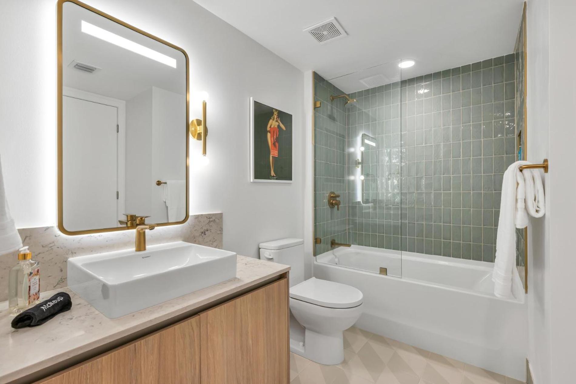 Apartment Modern 1br With Breathtaking Views Heart Of Downtown *