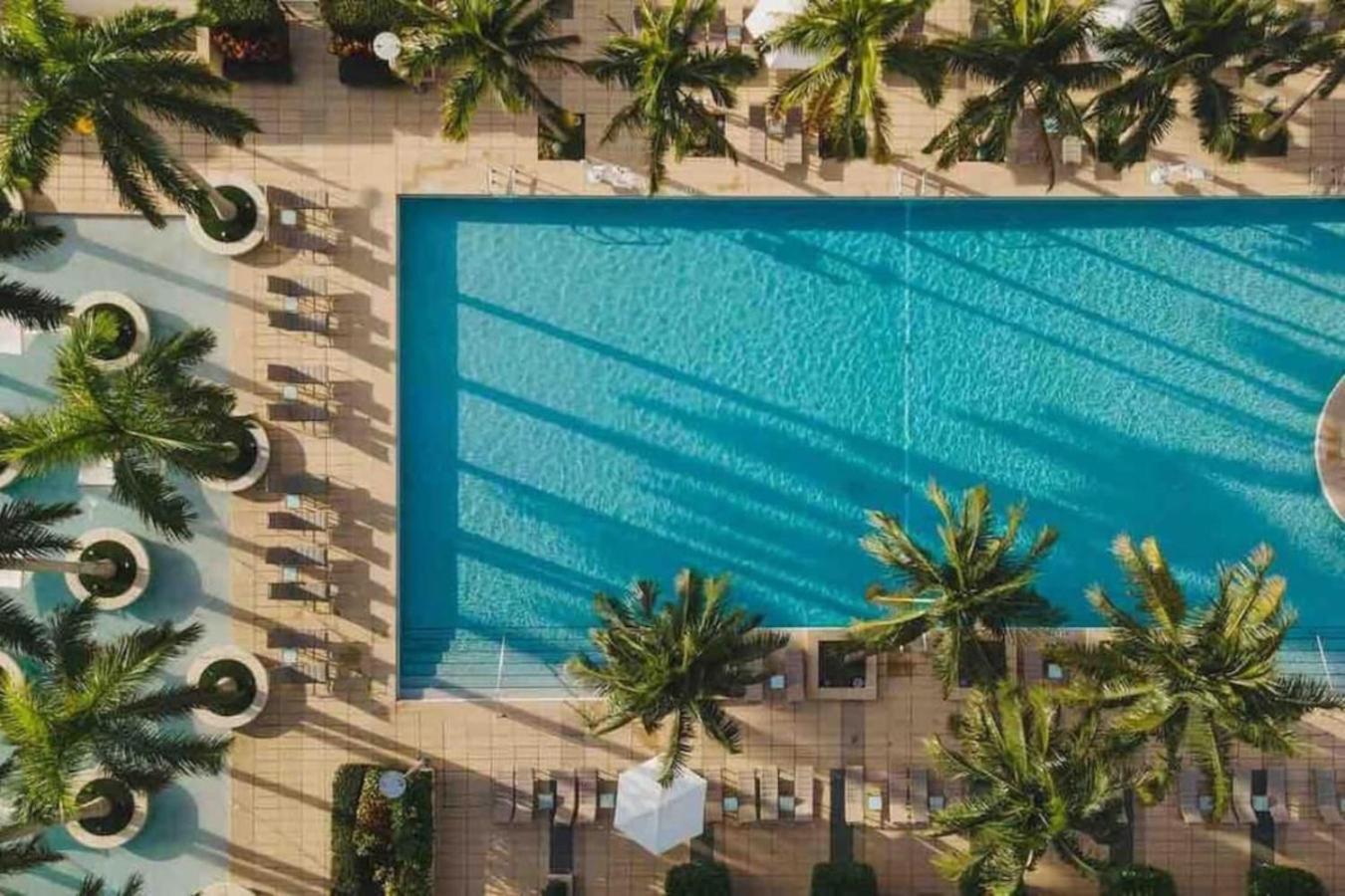 490 Large 2 Bedroom With Gorgeous Pool Apartment