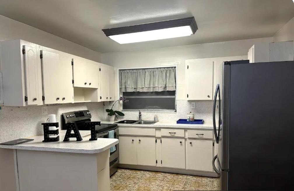 Queen Quarter Shared Female B1 Miami