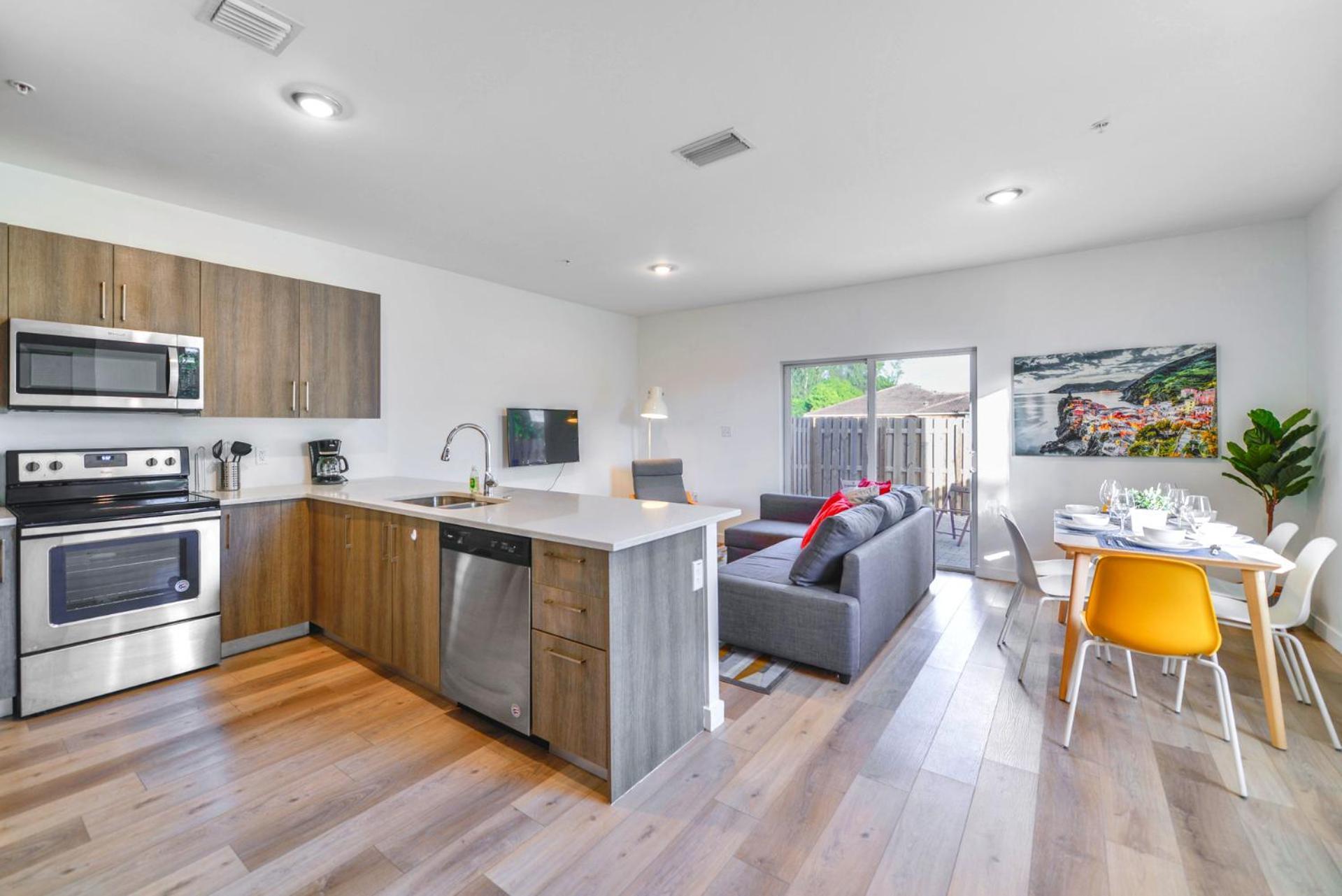 If Are Looking For Spacious Townhouse Is For * Miami