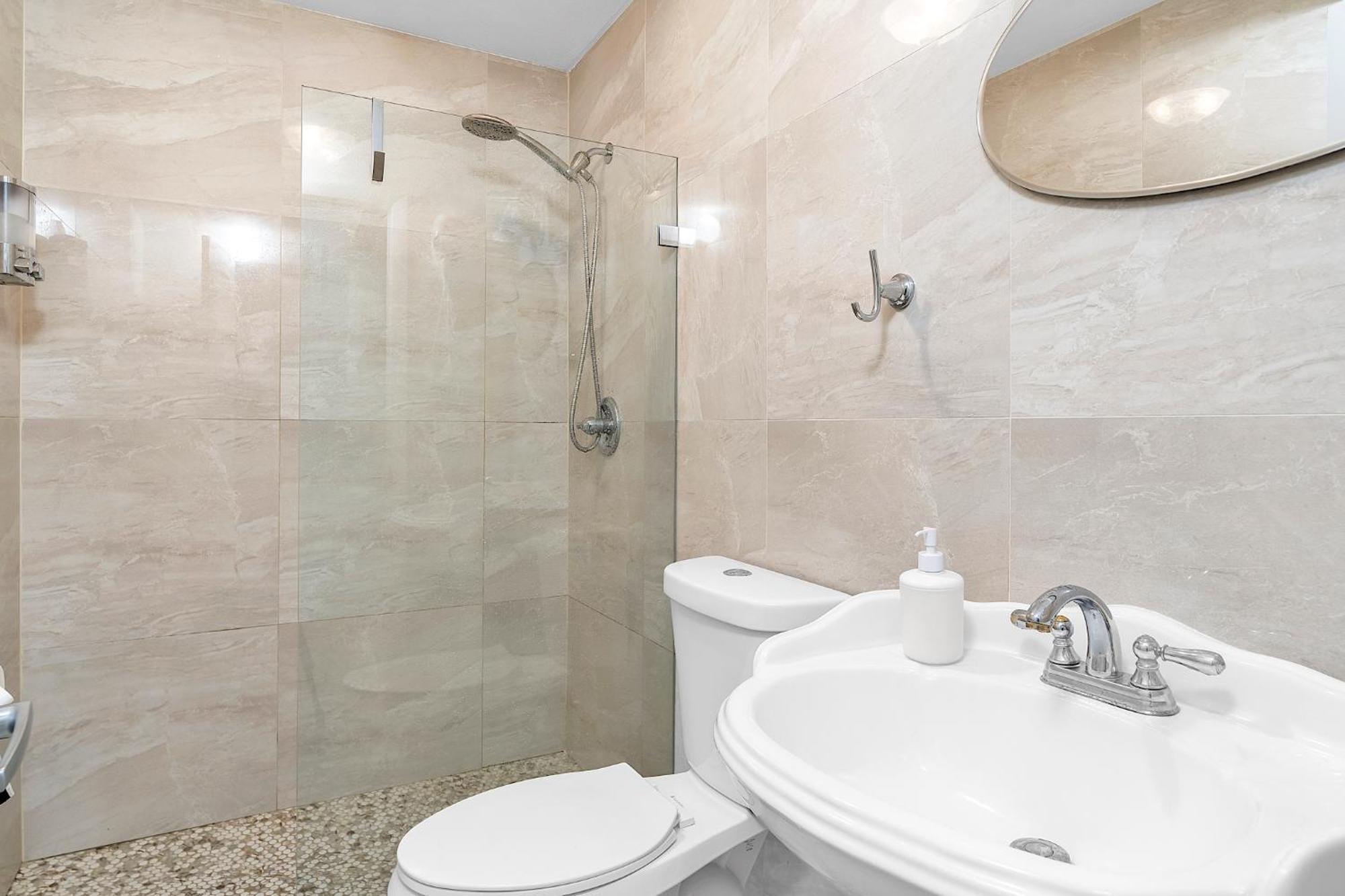 Private In Little Havana Homestay *