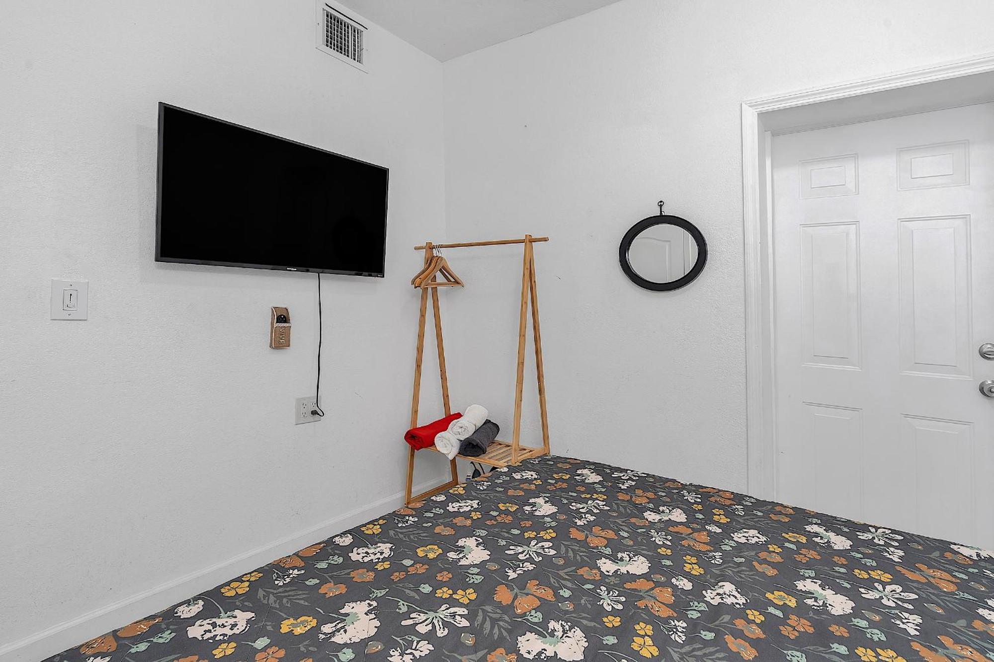 Private In Little Havana Homestay *