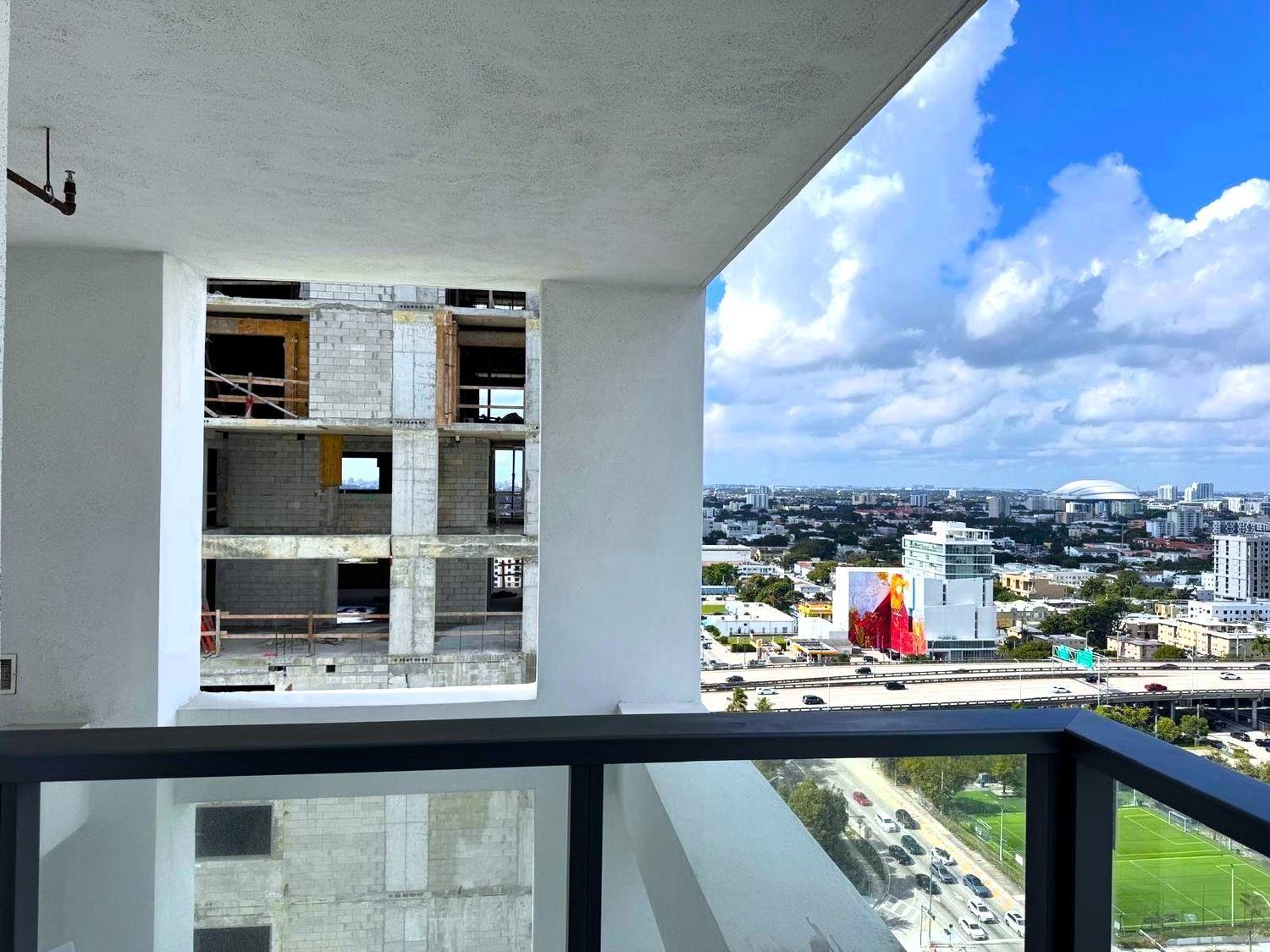 Prime Location: Luxury At Brickell Apartment *