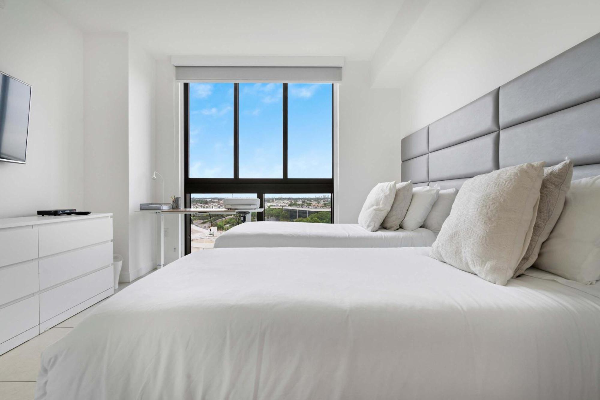 La Central - Cityplace Doral And Across From Park Miami