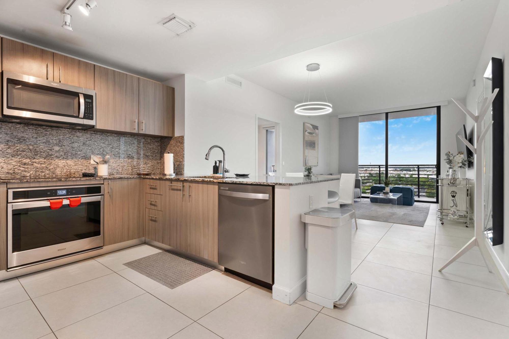 La Central - Cityplace Doral And Across From Park * Miami