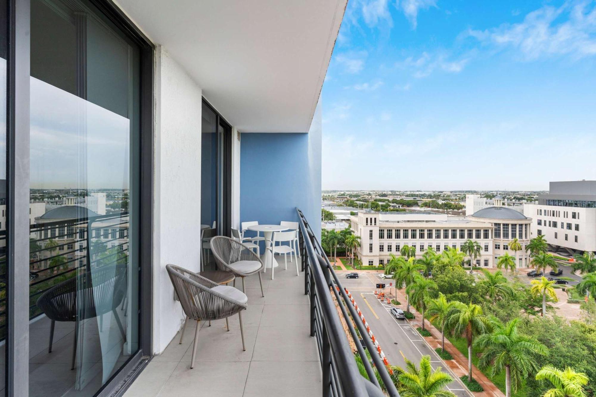 Casa de férias La Central - Cityplace Doral And Across From Park Miami