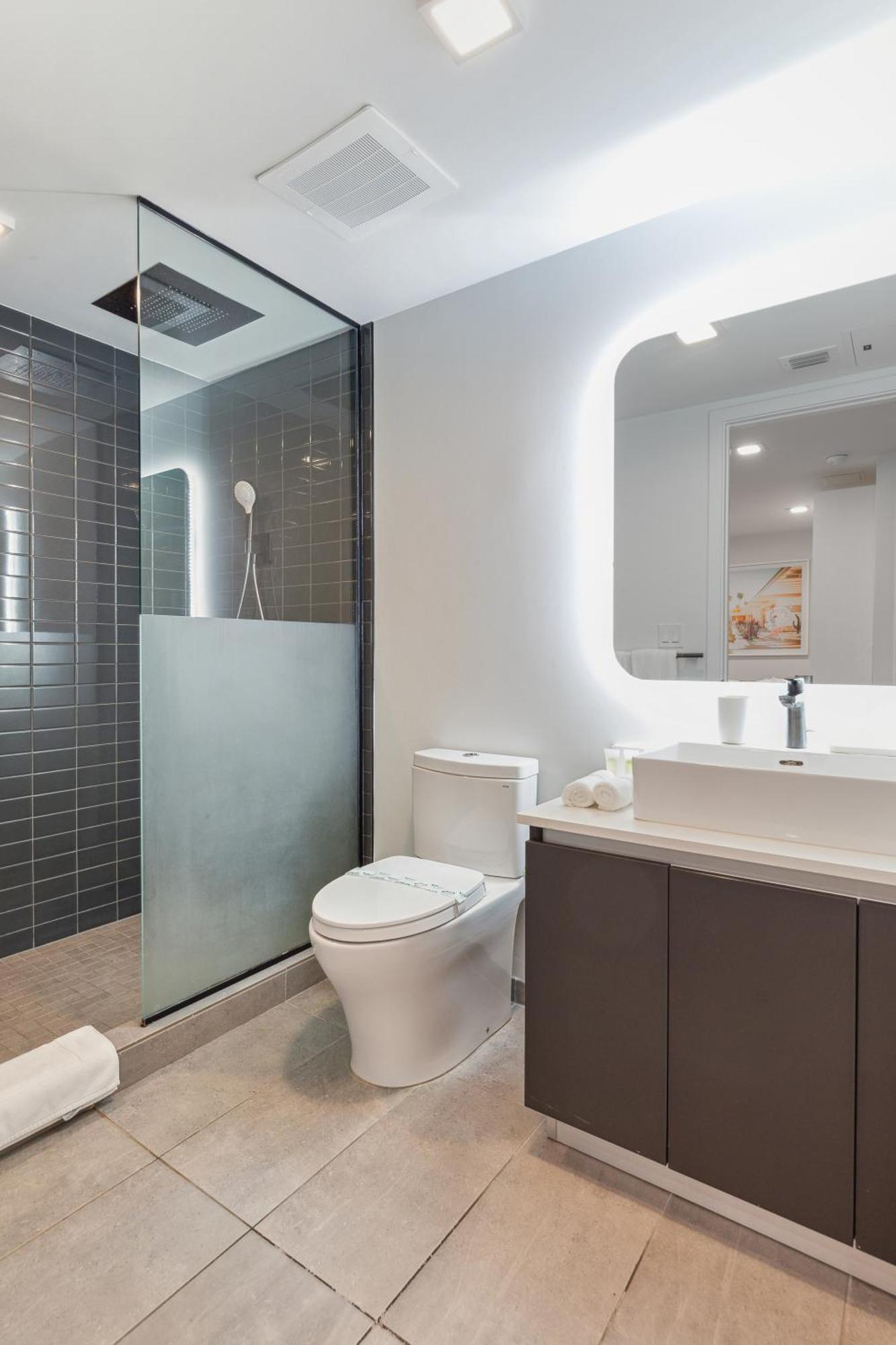 Apartment New Luxury Downtown - Gym Pool Workspace
