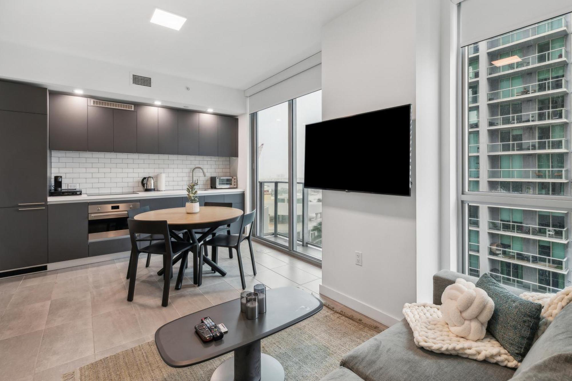Apartment New Luxury Downtown - Gym Pool Workspace Miami