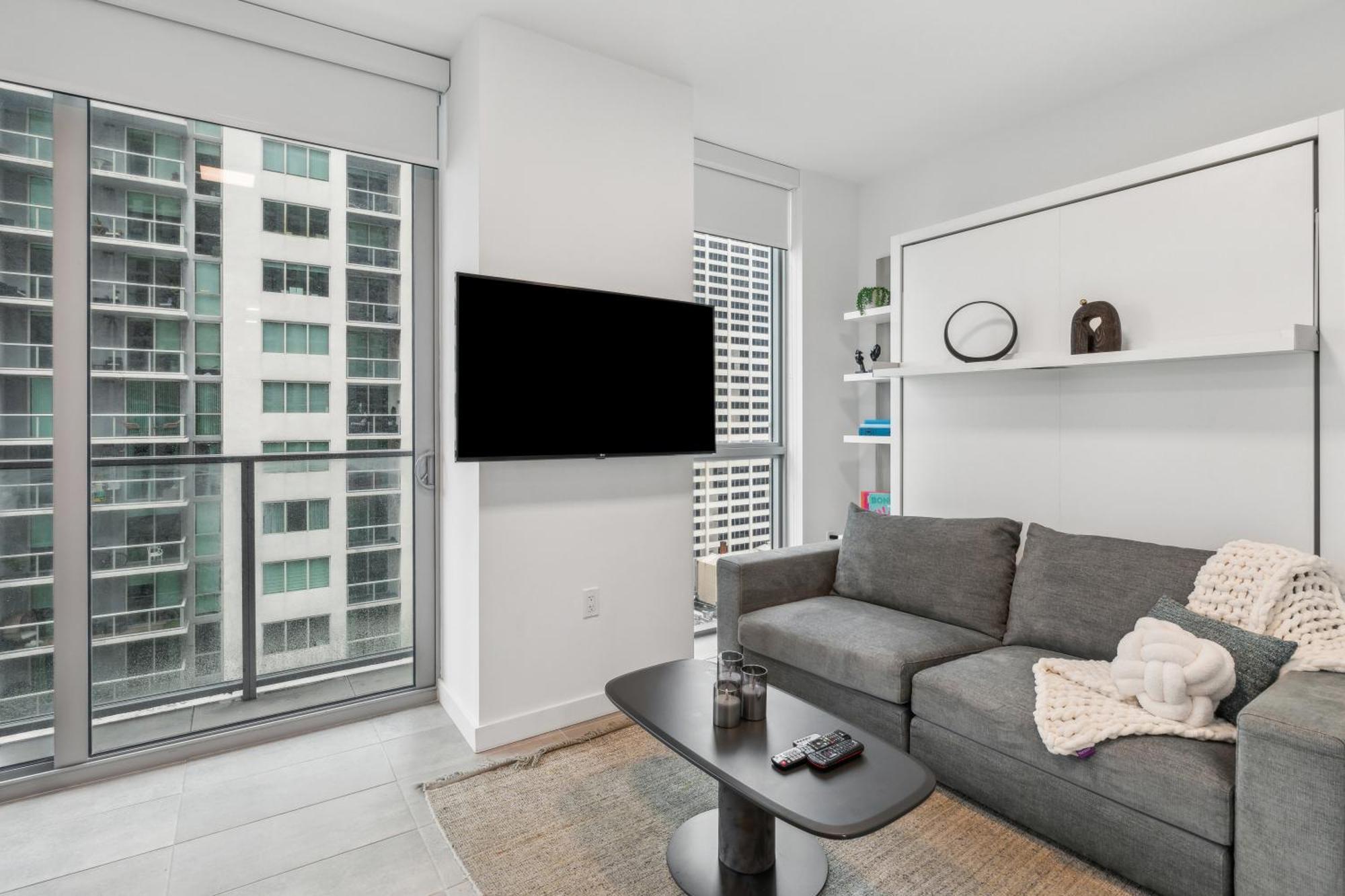 New Luxury Downtown - Gym Pool Workspace *