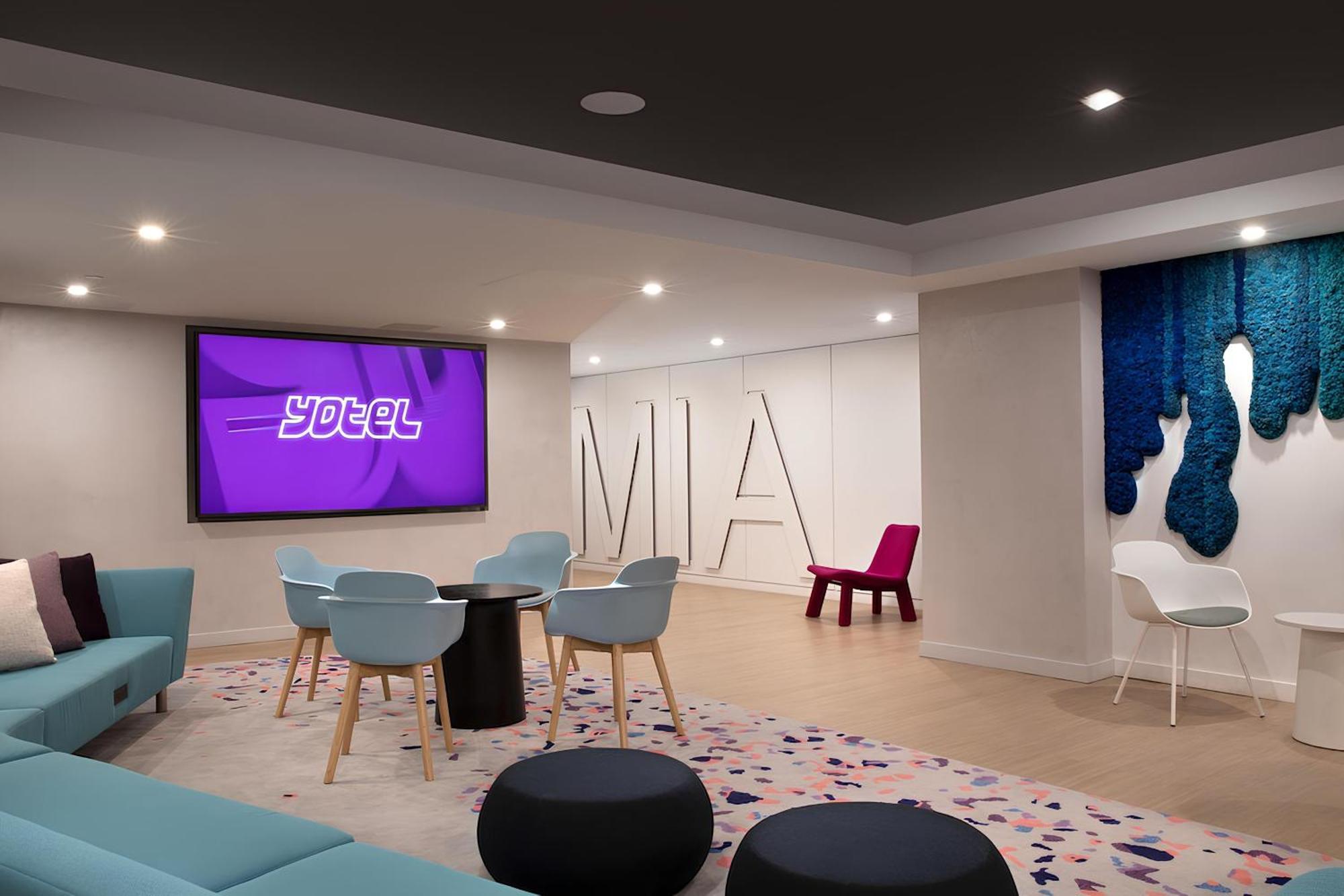 New Luxury Downtown - Gym Pool Workspace Apartment