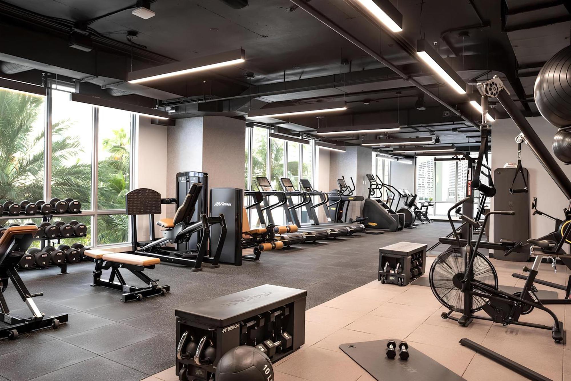 New Luxury Downtown - Gym Pool Workspace *