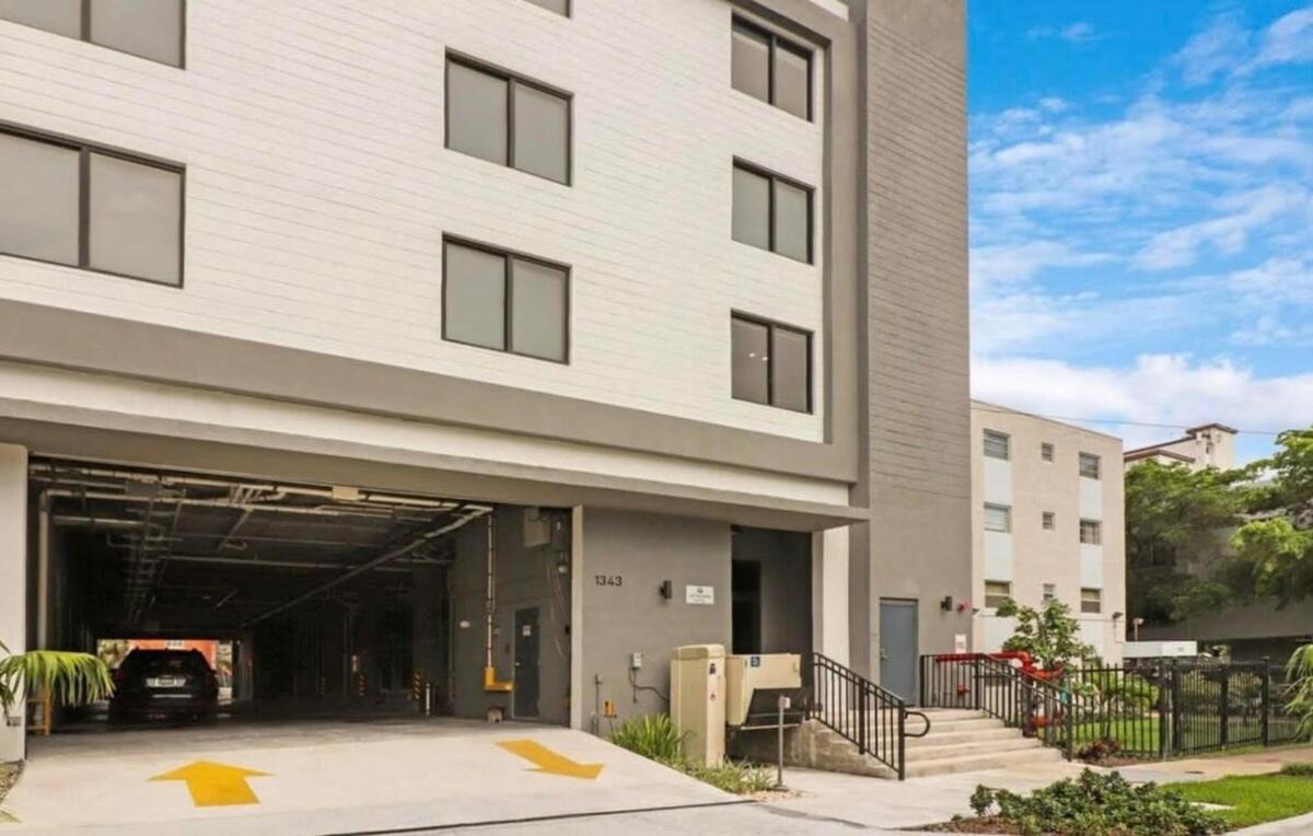 King Bed Brand New Oasis Minutes To Brickell Apartamento