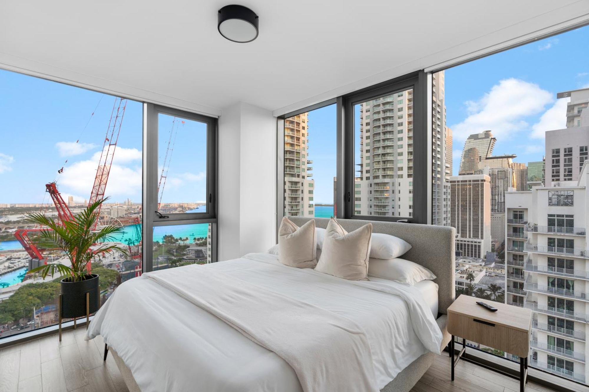 Beautiful 2 Beds, 2 Bath Apartment *