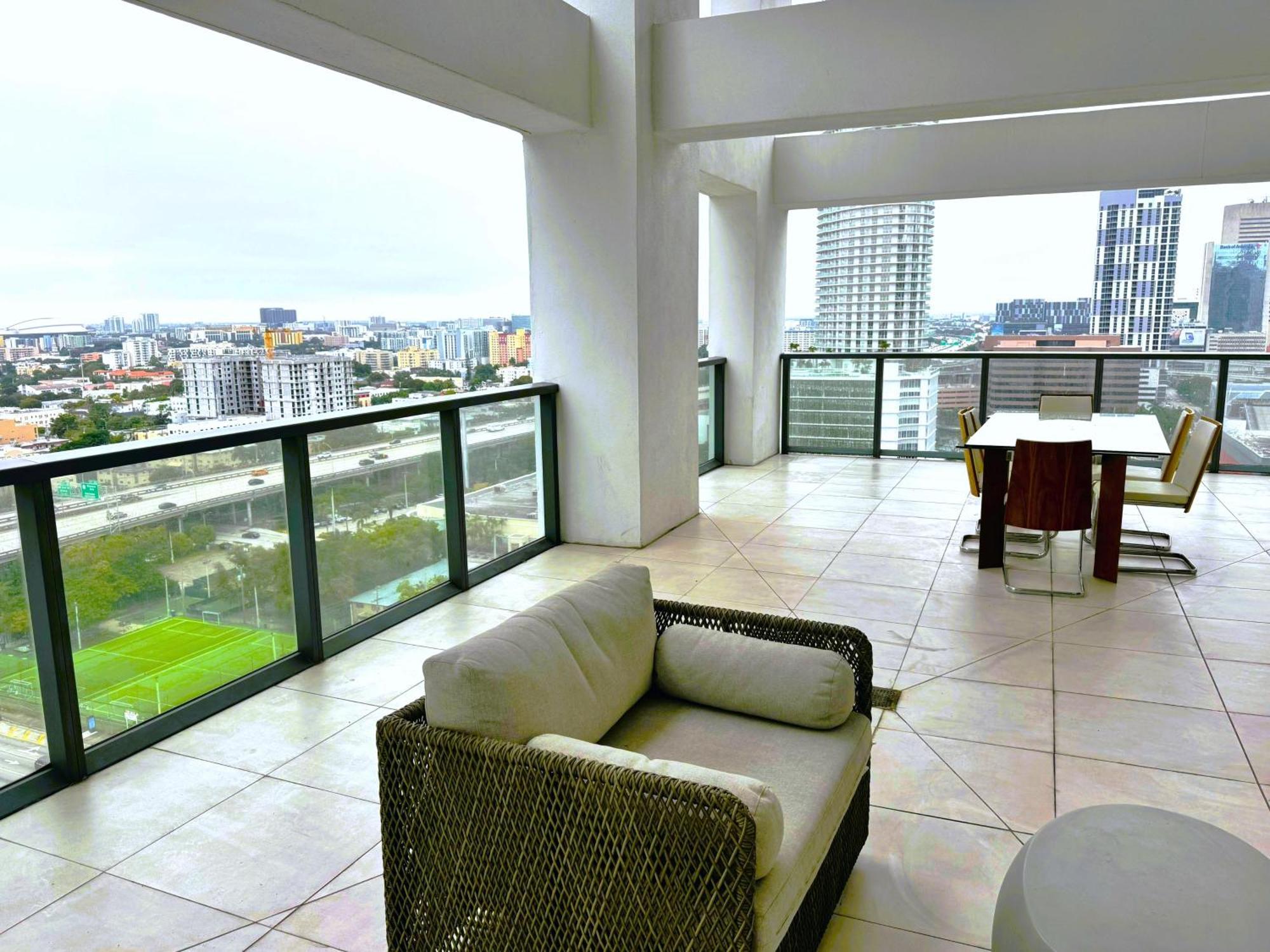 Private Terrace In Luxury 3br In Brickell Apartment