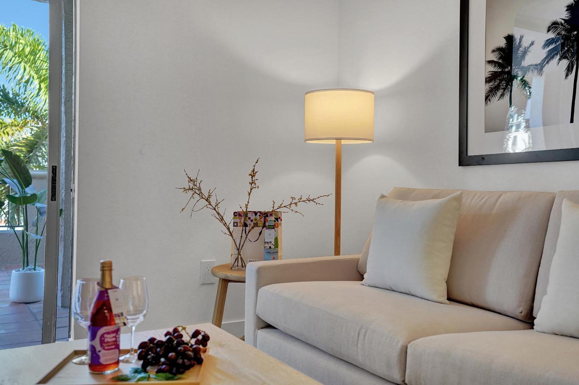 Stylish Modern At Gables Grand Plaza In Apartment