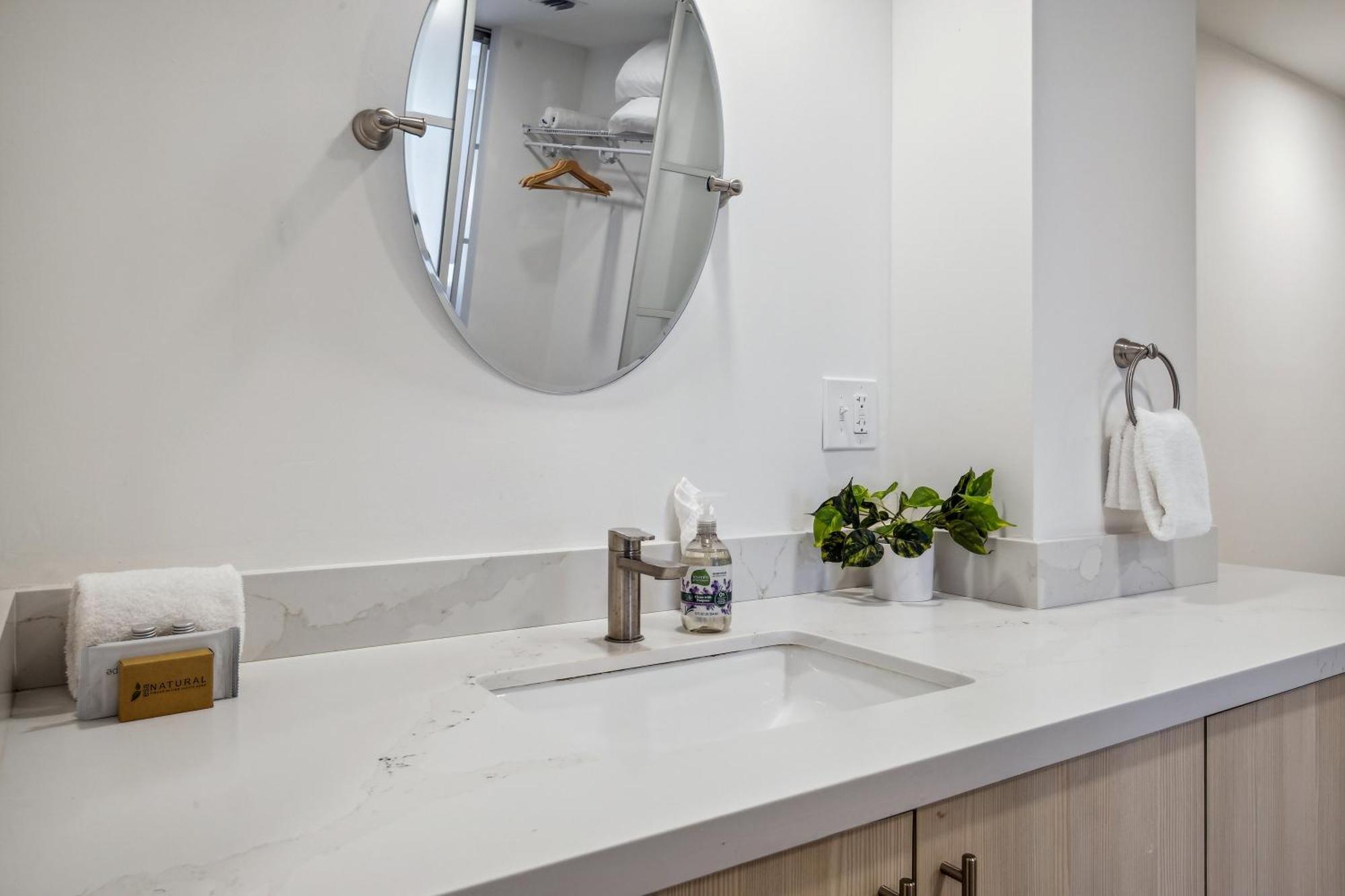 Apartment Stylish Modern At Gables Grand Plaza In