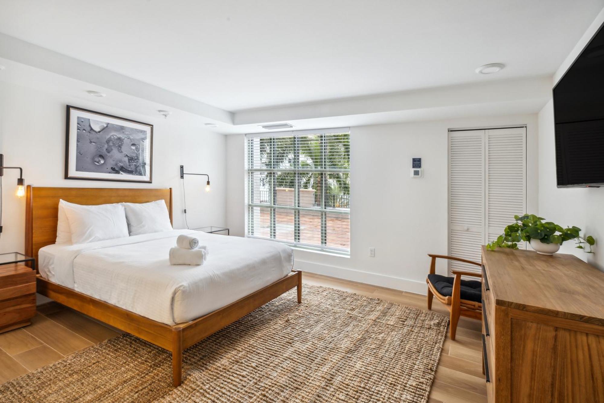 Stylish Modern At Gables Grand Plaza In Apartment