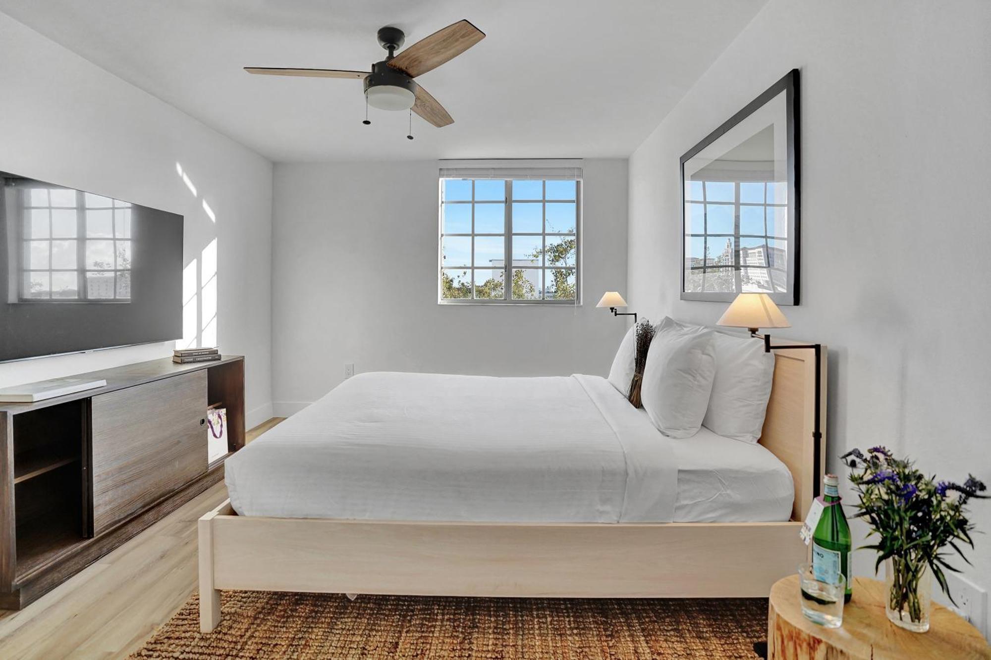 Apartment Stylish Modern At Gables Grand Plaza In *