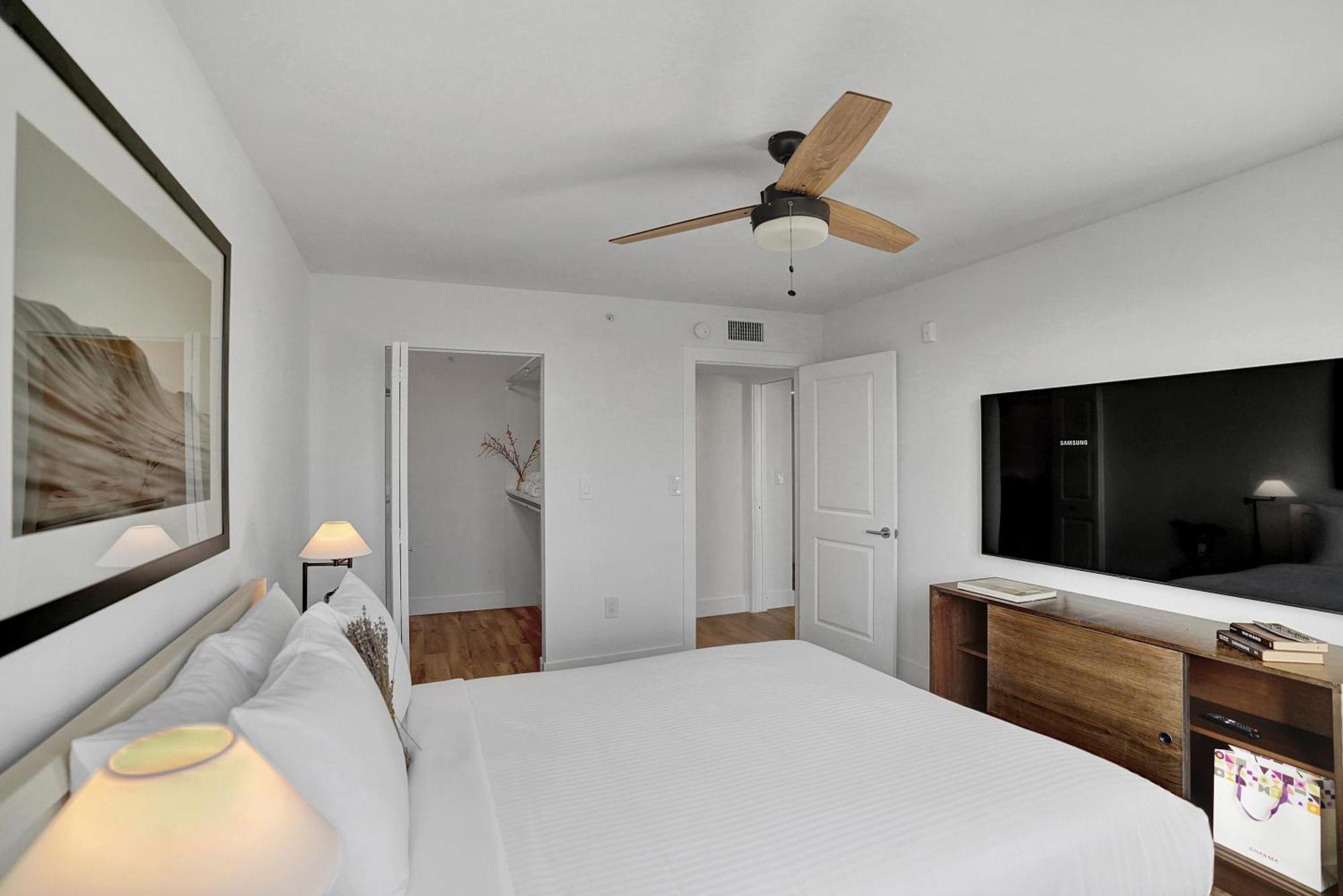 Stylish Modern At Gables Grand Plaza In Apartment