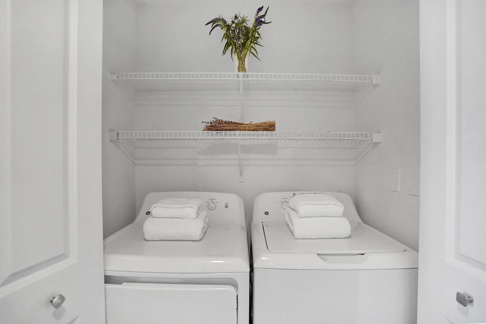 Stylish Modern At Gables Grand Plaza In Apartment Miami