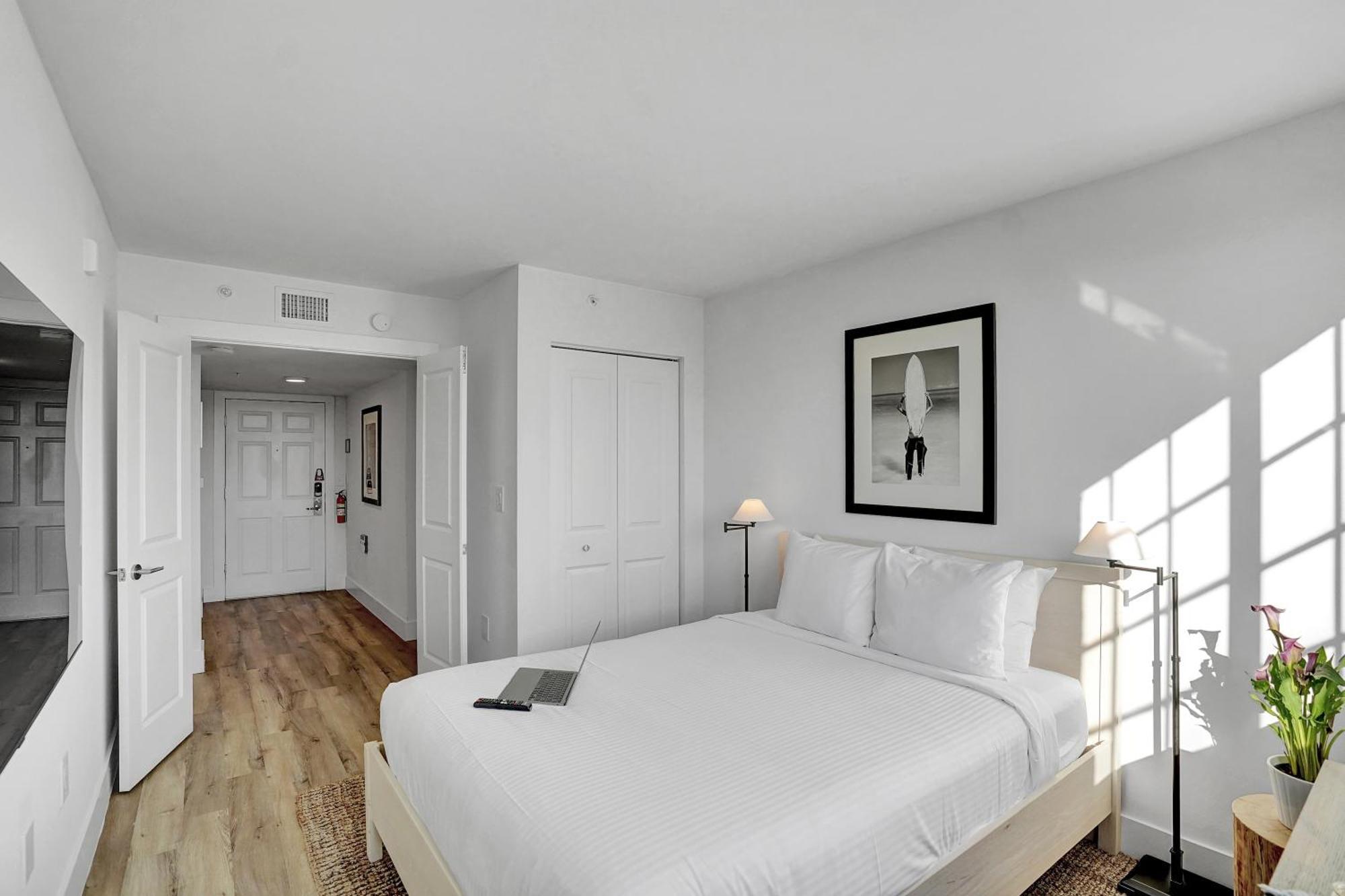 Stylish Modern At Gables Grand Plaza In Apartment