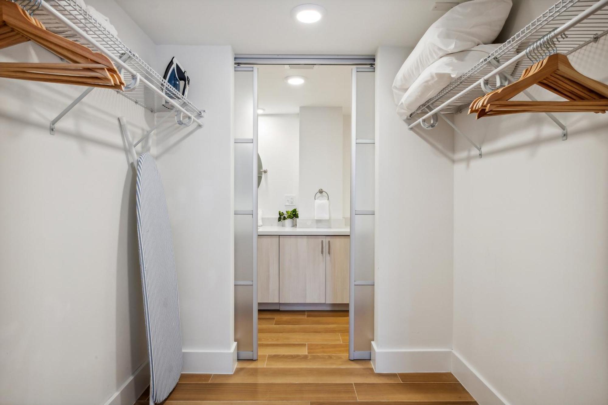 Stylish Modern At Gables Grand Plaza In Apartment Miami