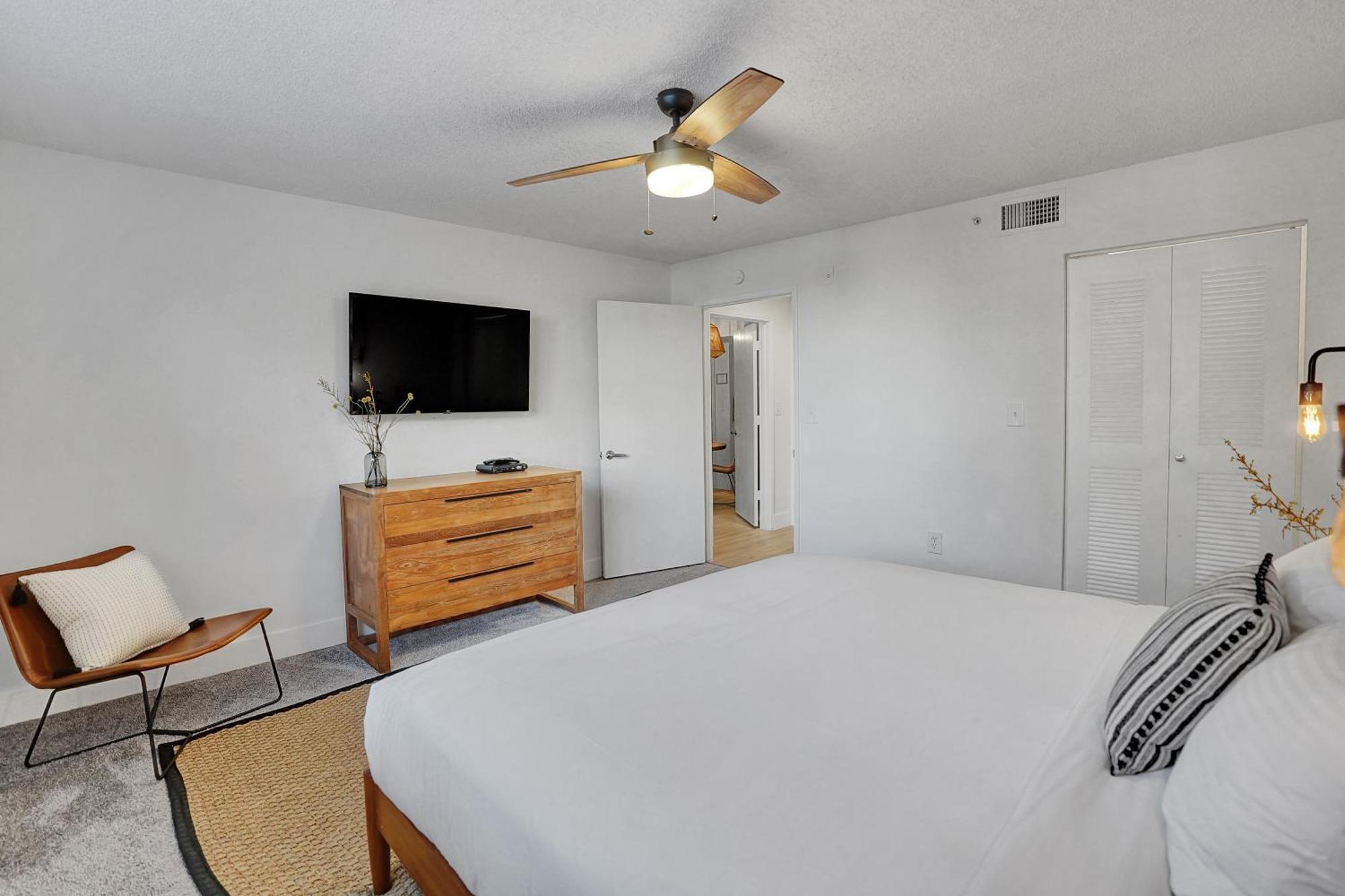 Apartment Stylish Modern At Gables Grand Plaza In Miami
