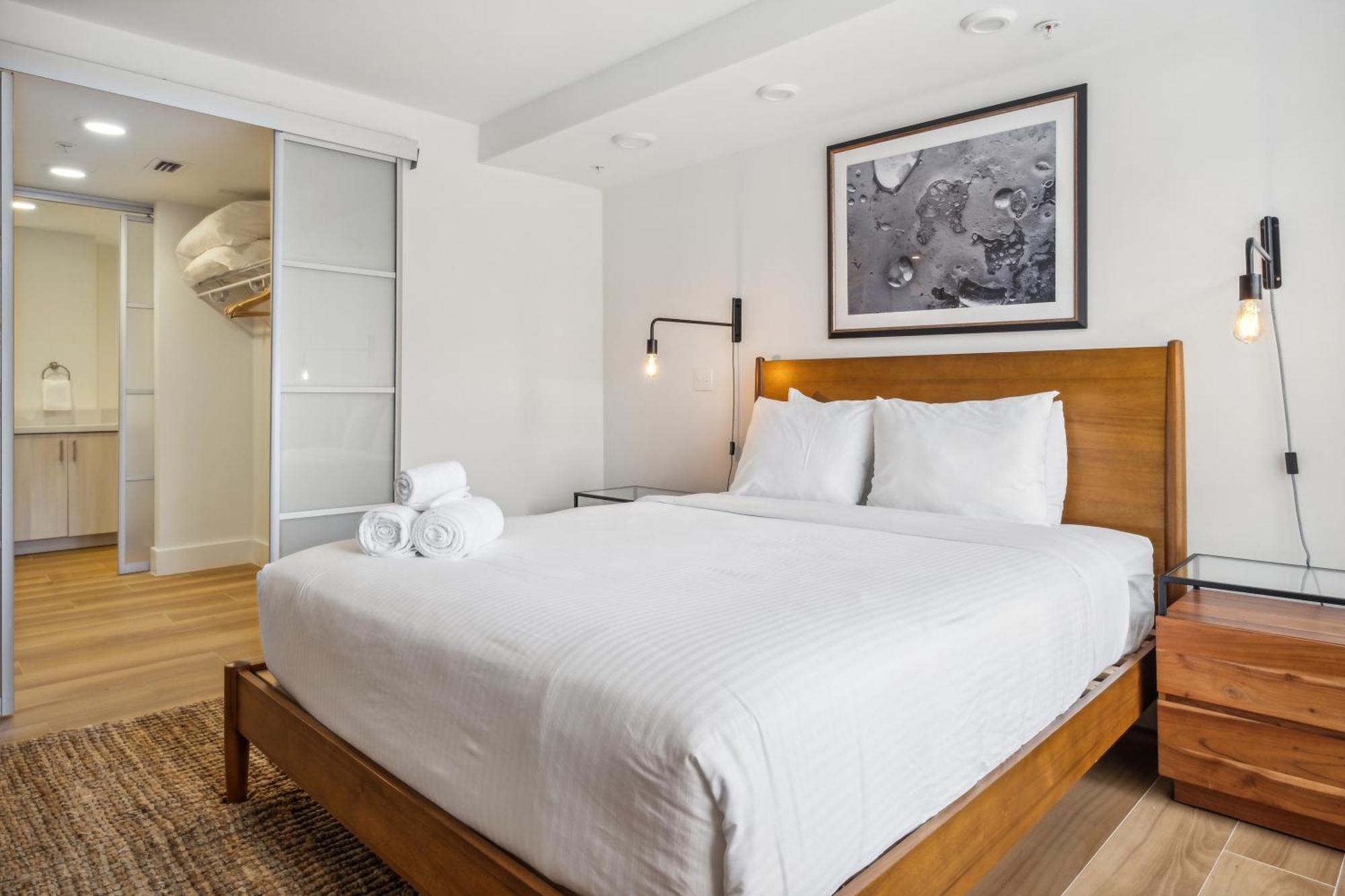 Apartment Stylish Modern At Gables Grand Plaza In *