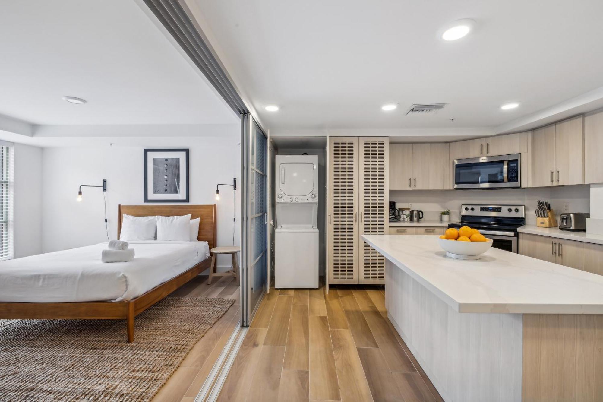 Apartment Stylish Modern At Gables Grand Plaza In