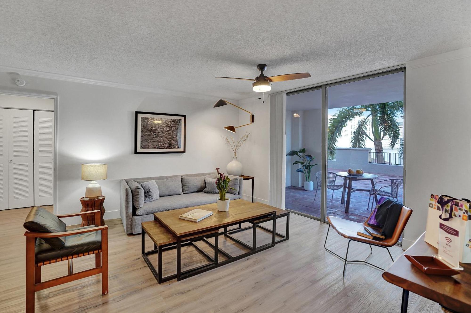 Stylish Modern At Gables Grand Plaza In Apartment Miami