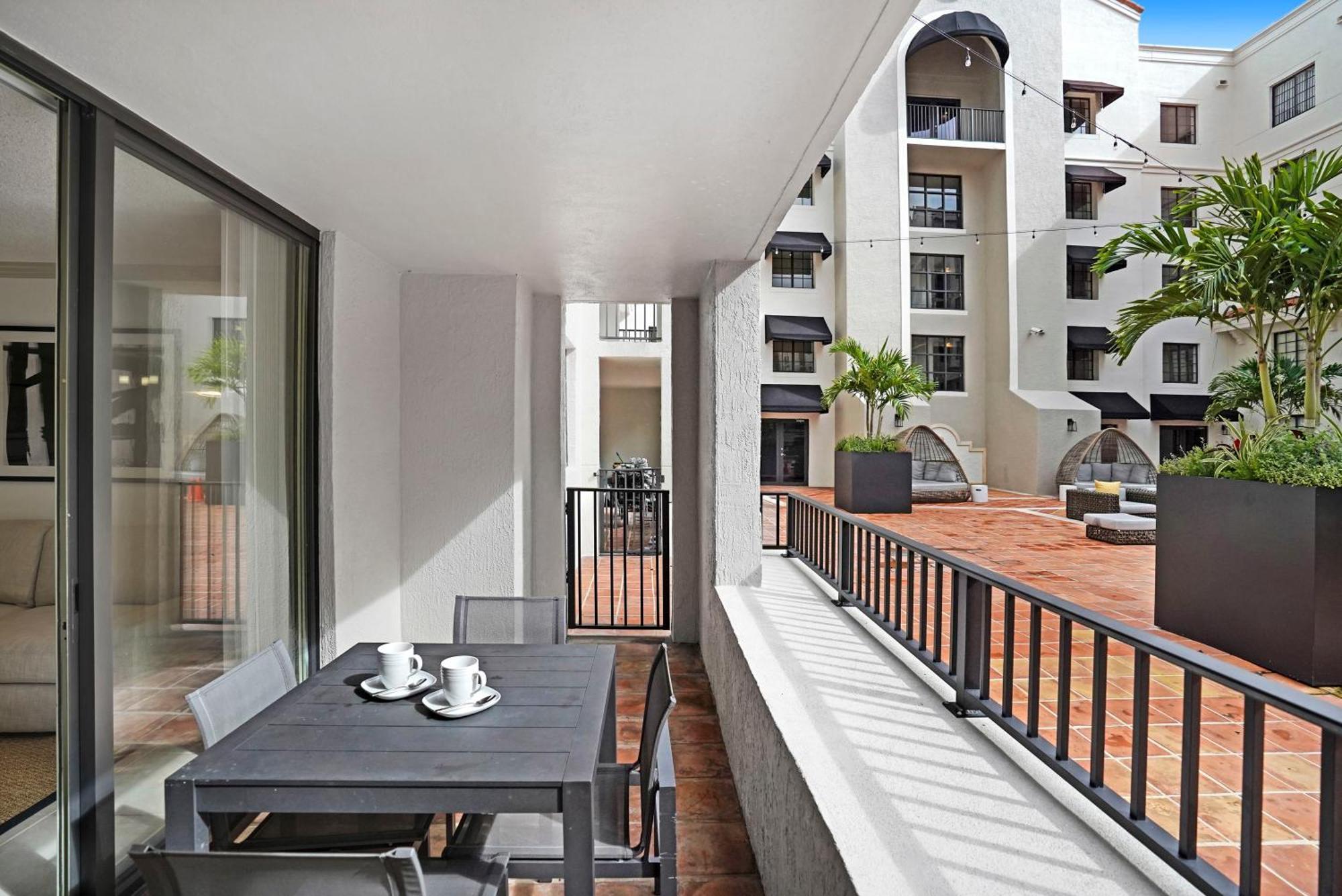 Apartment Stylish Modern At Gables Grand Plaza In