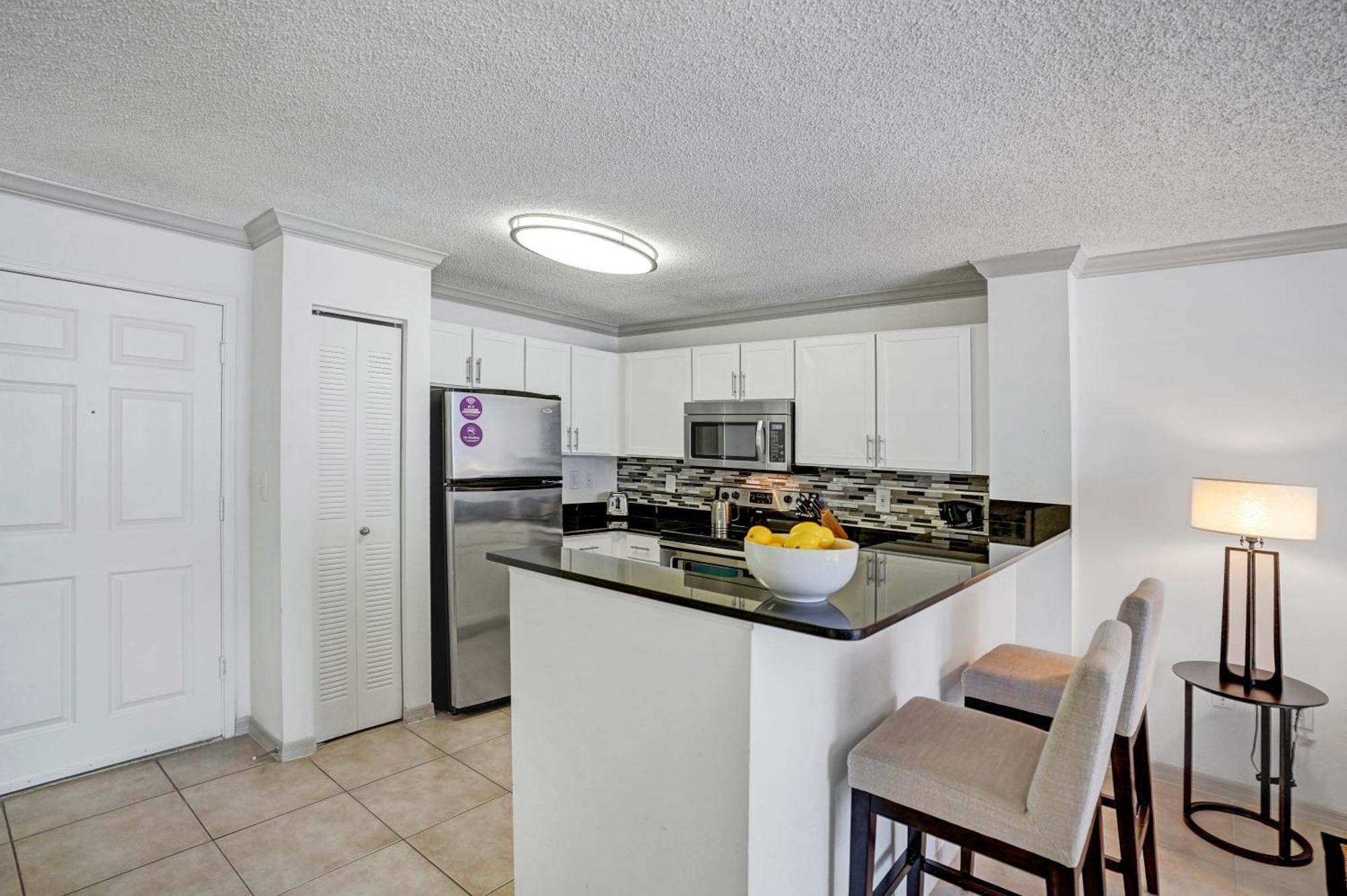 Stylish Modern At Gables Grand Plaza In *