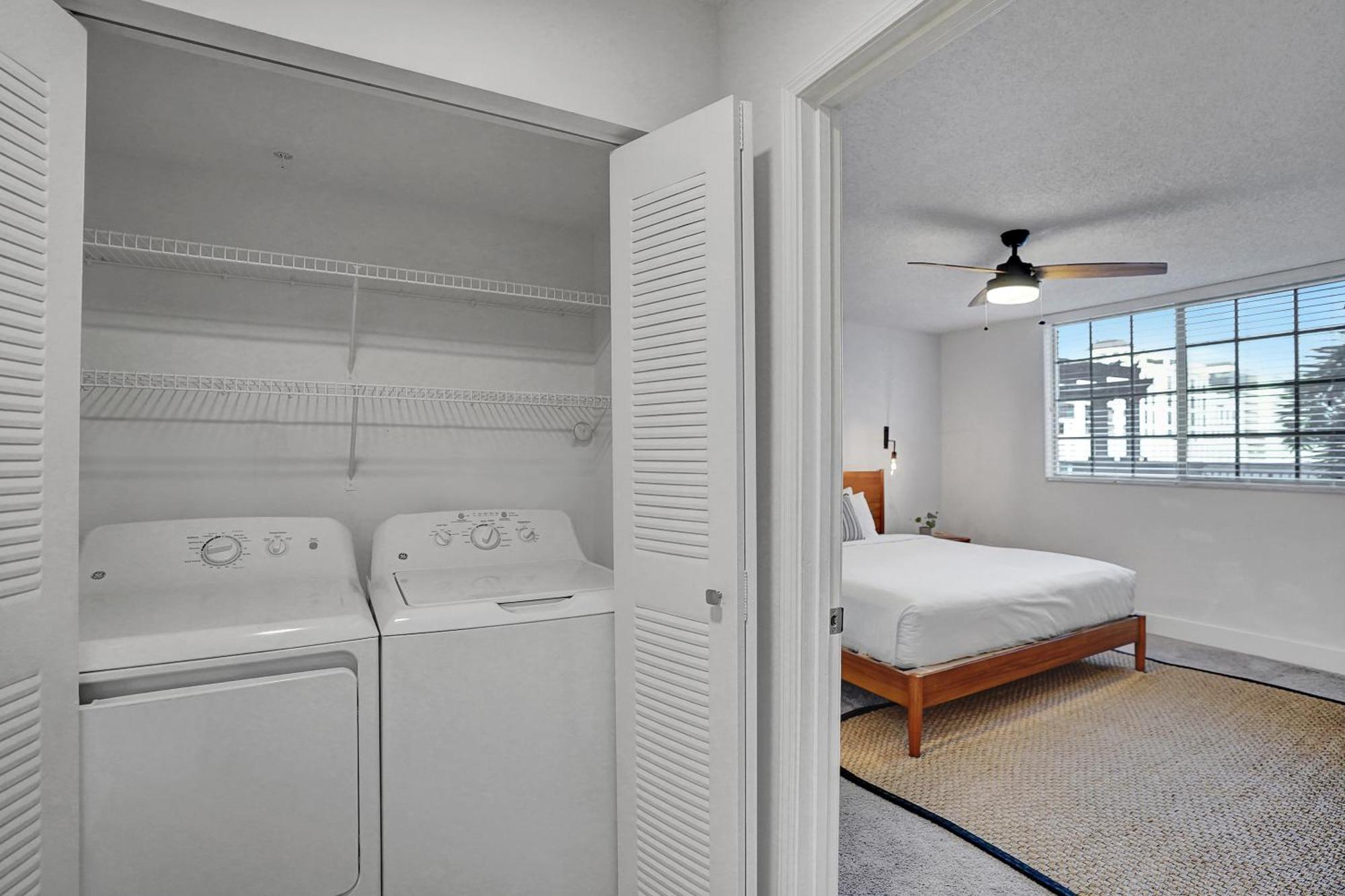 Stylish Modern At Gables Grand Plaza In Apartment *