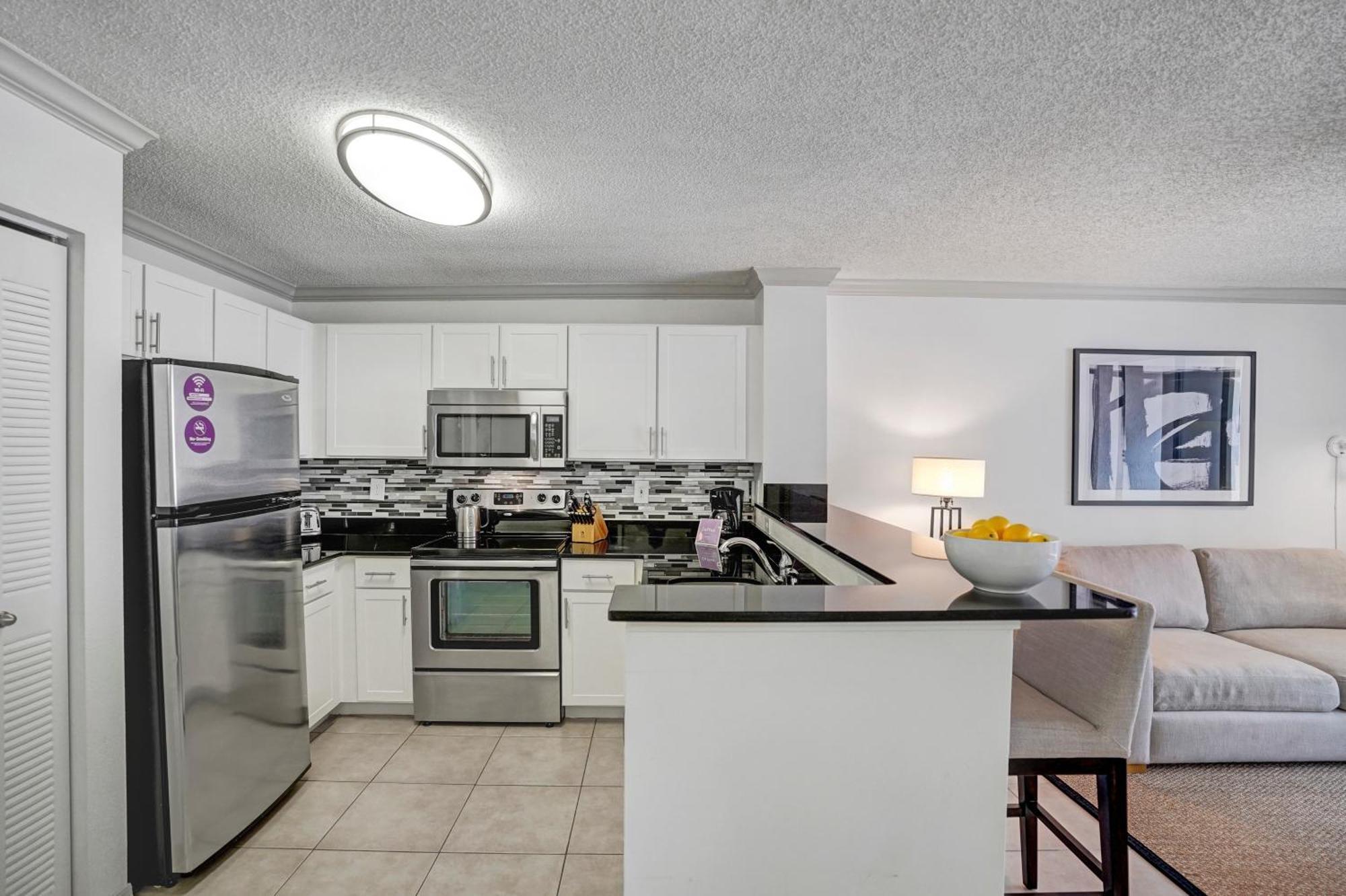 Apartment Stylish Modern At Gables Grand Plaza In *