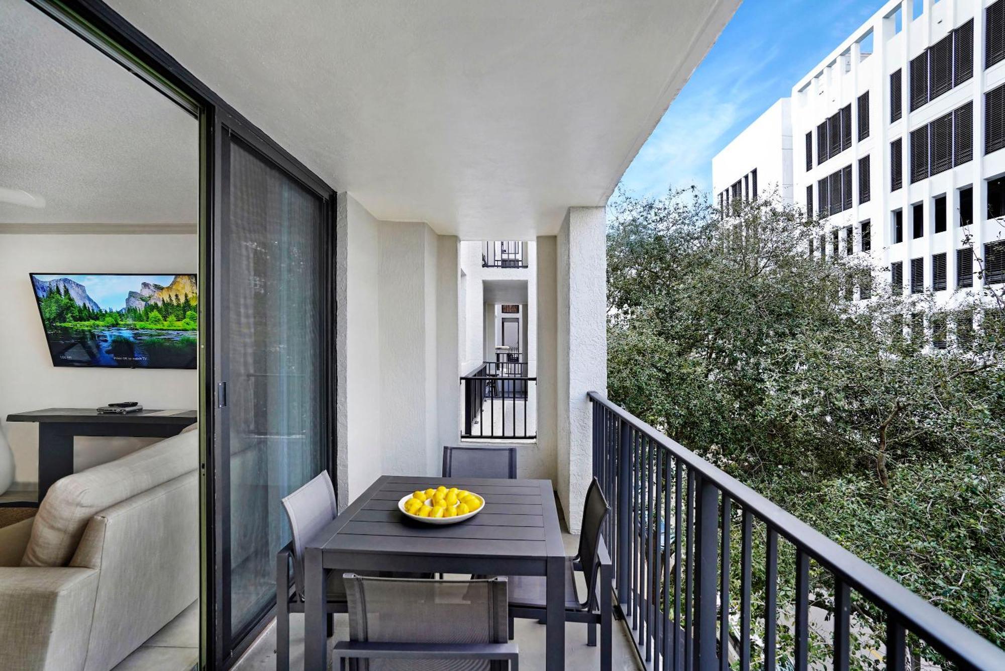 Stylish Modern At Gables Grand Plaza In Apartment