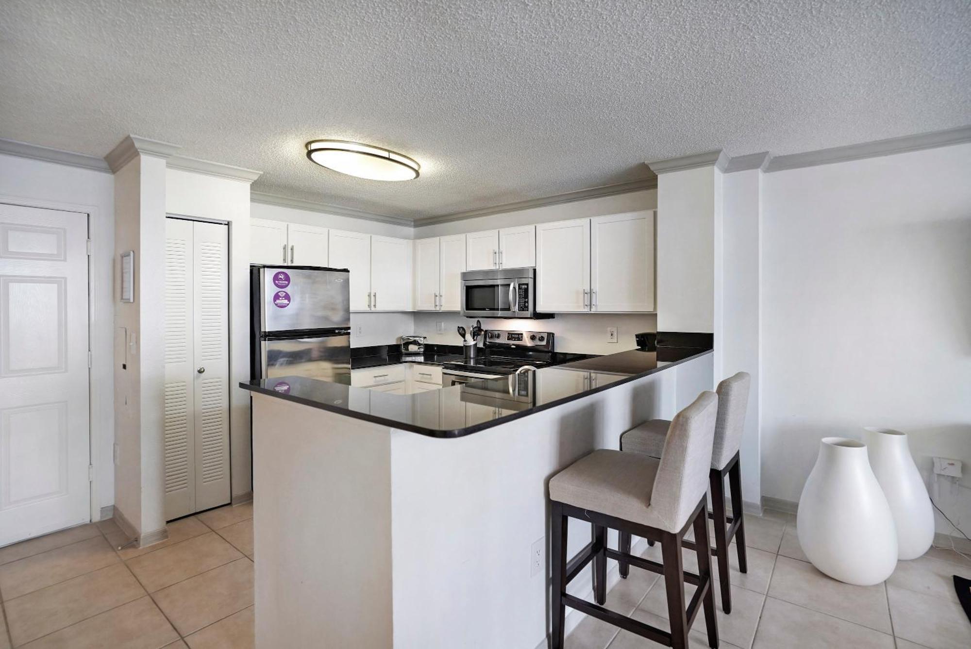 Stylish Modern At Gables Grand Plaza In Apartment