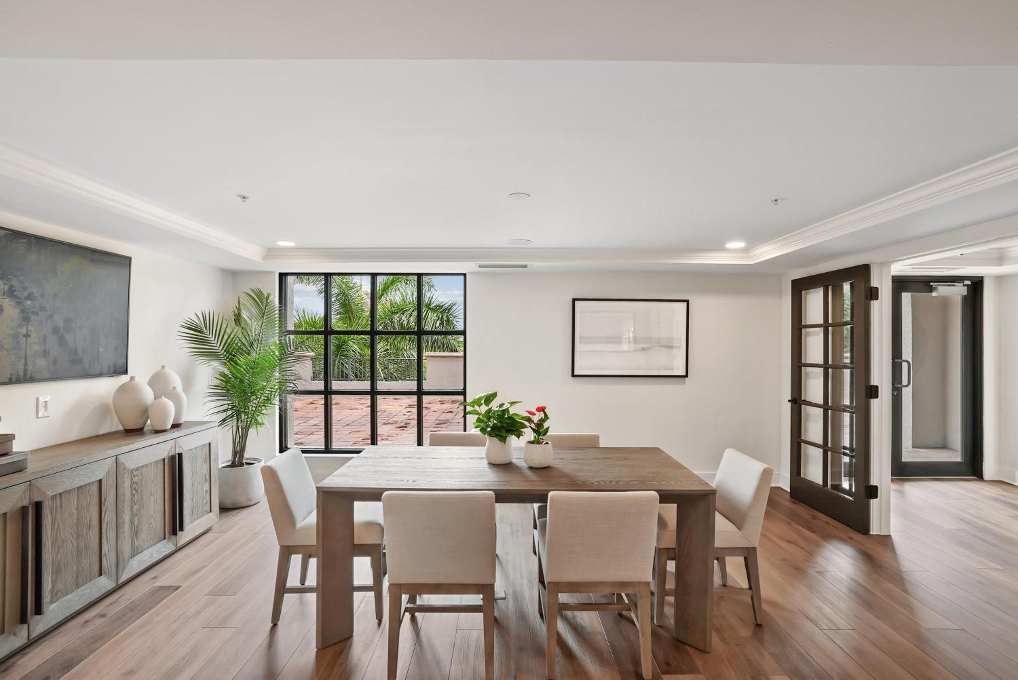 Stylish Modern At Gables Grand Plaza In Apartment *