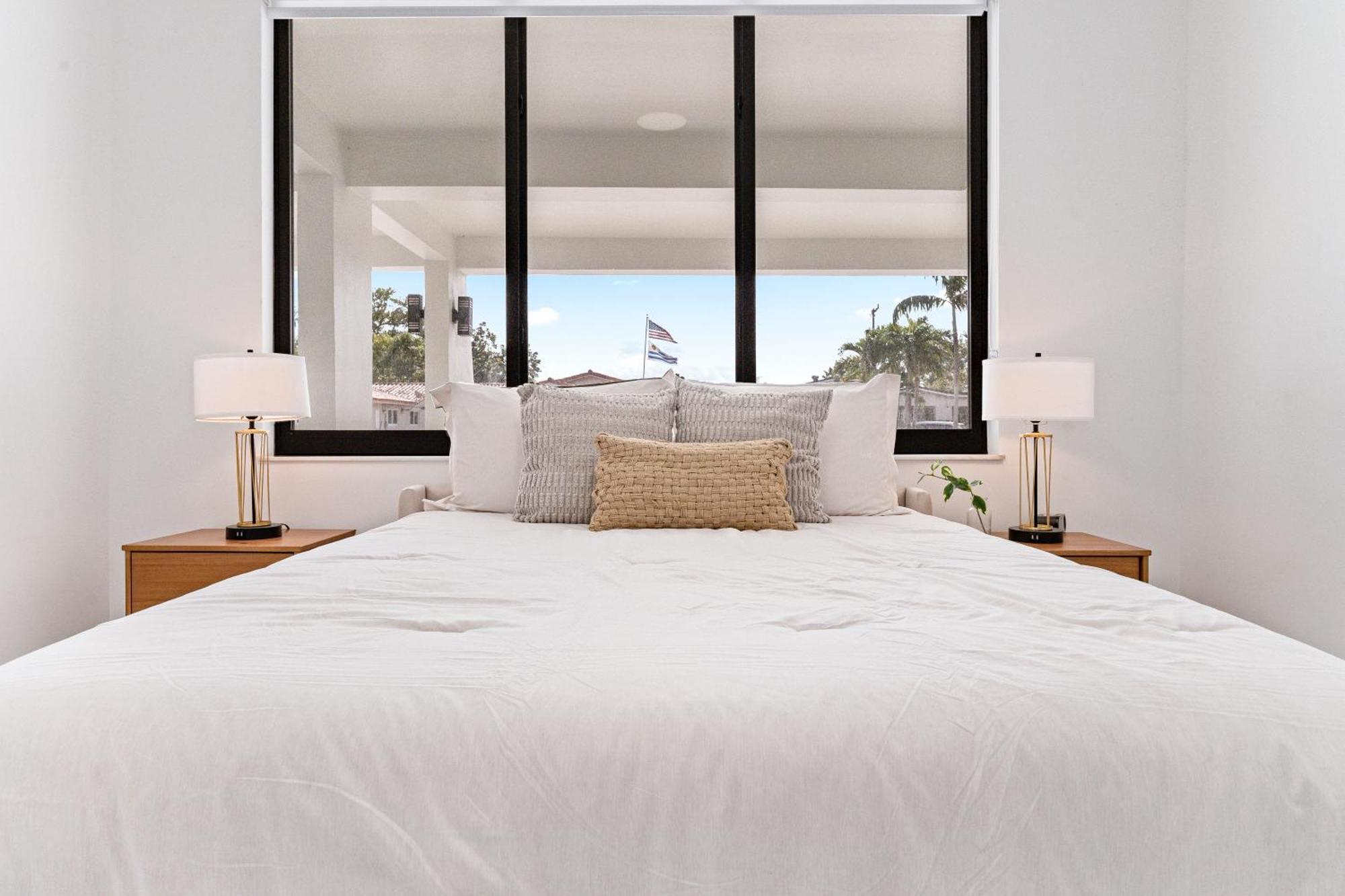 Holiday home Tropical Outdoor Oasis! Private Pool & Yard, Grill, Soaking Tub, Near Coral Gables & Mia Airport