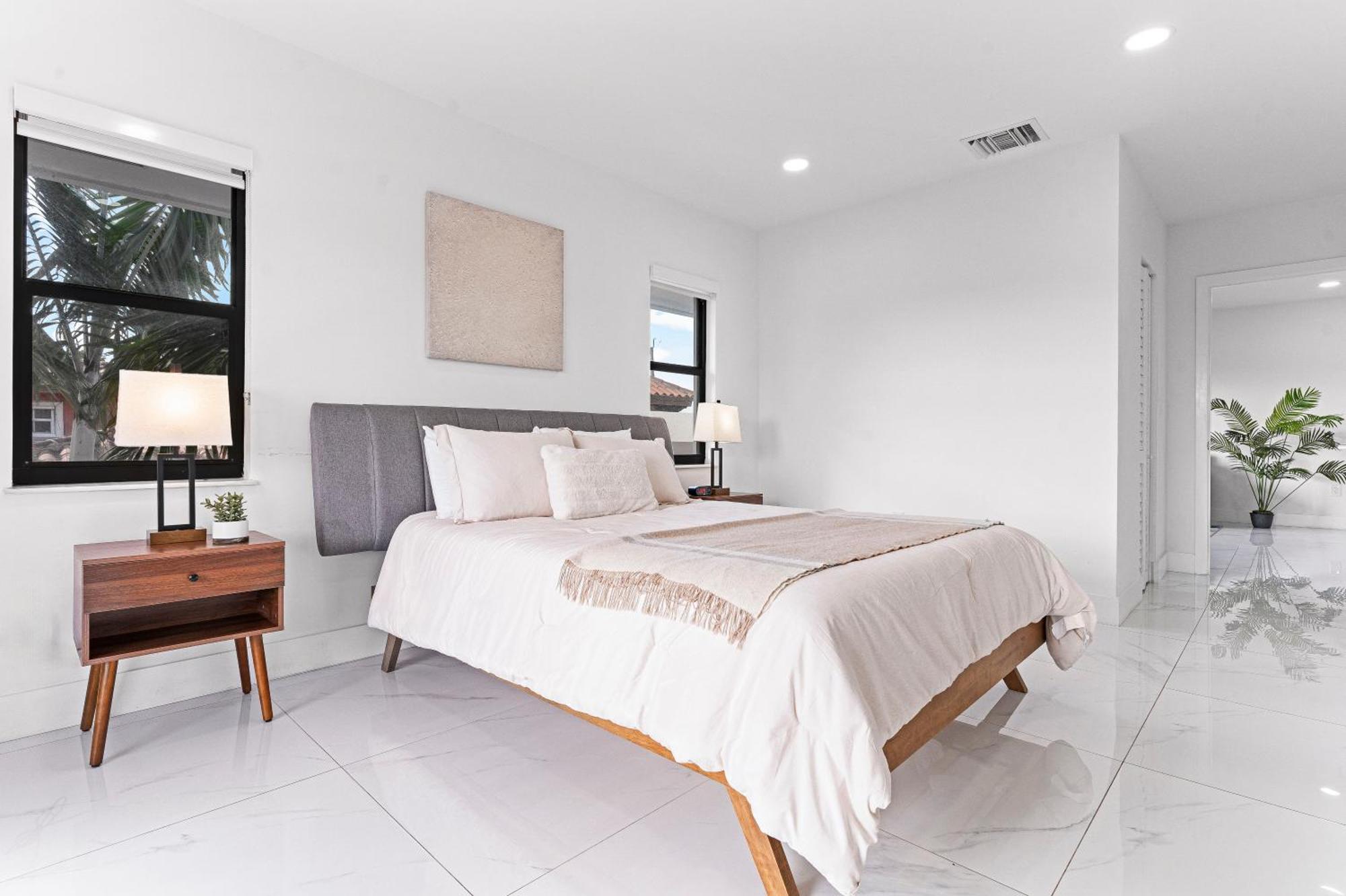 Holiday home Tropical Outdoor Oasis! Private Pool & Yard, Grill, Soaking Tub, Near Coral Gables & Mia Airport *