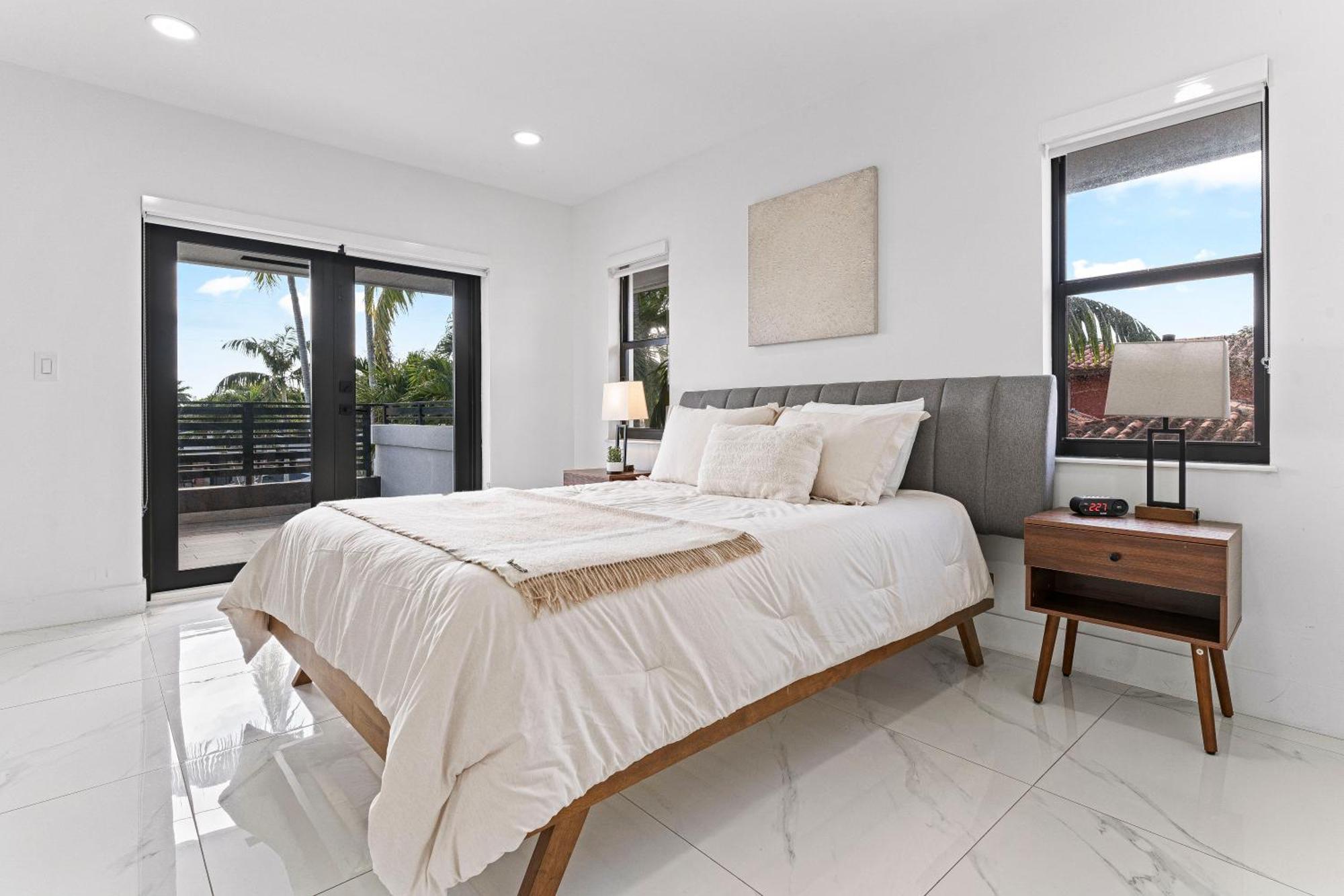 Tropical Outdoor Oasis! Private Pool & Yard, Grill, Soaking Tub, Near Coral Gables & Mia Airport Holiday home *