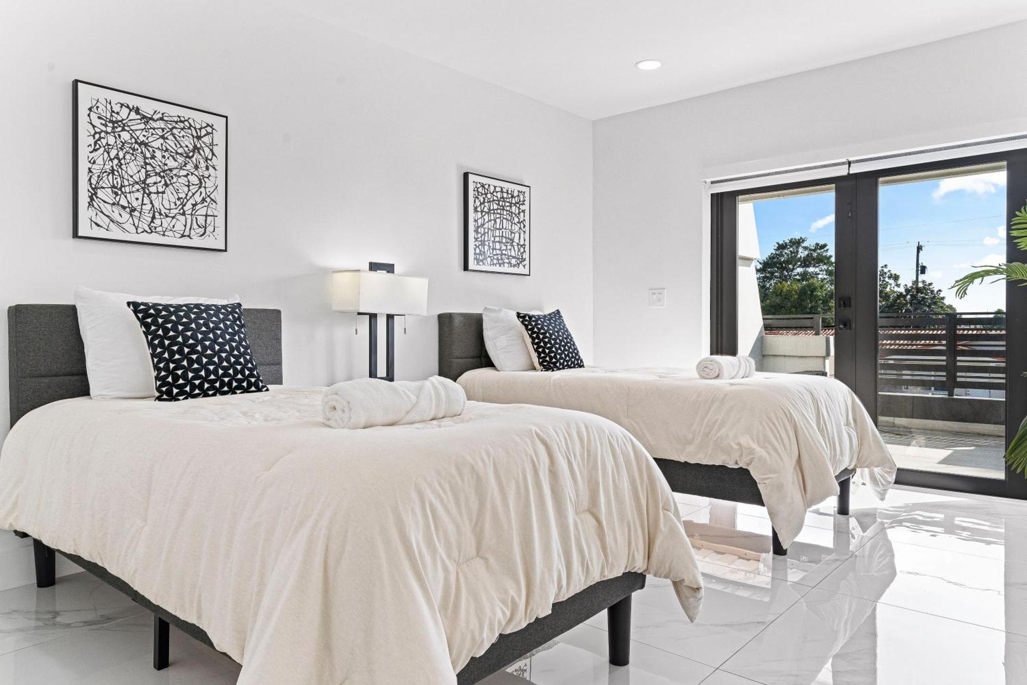 Tropical Outdoor Oasis! Private Pool & Yard, Grill, Soaking Tub, Near Coral Gables & Mia Airport