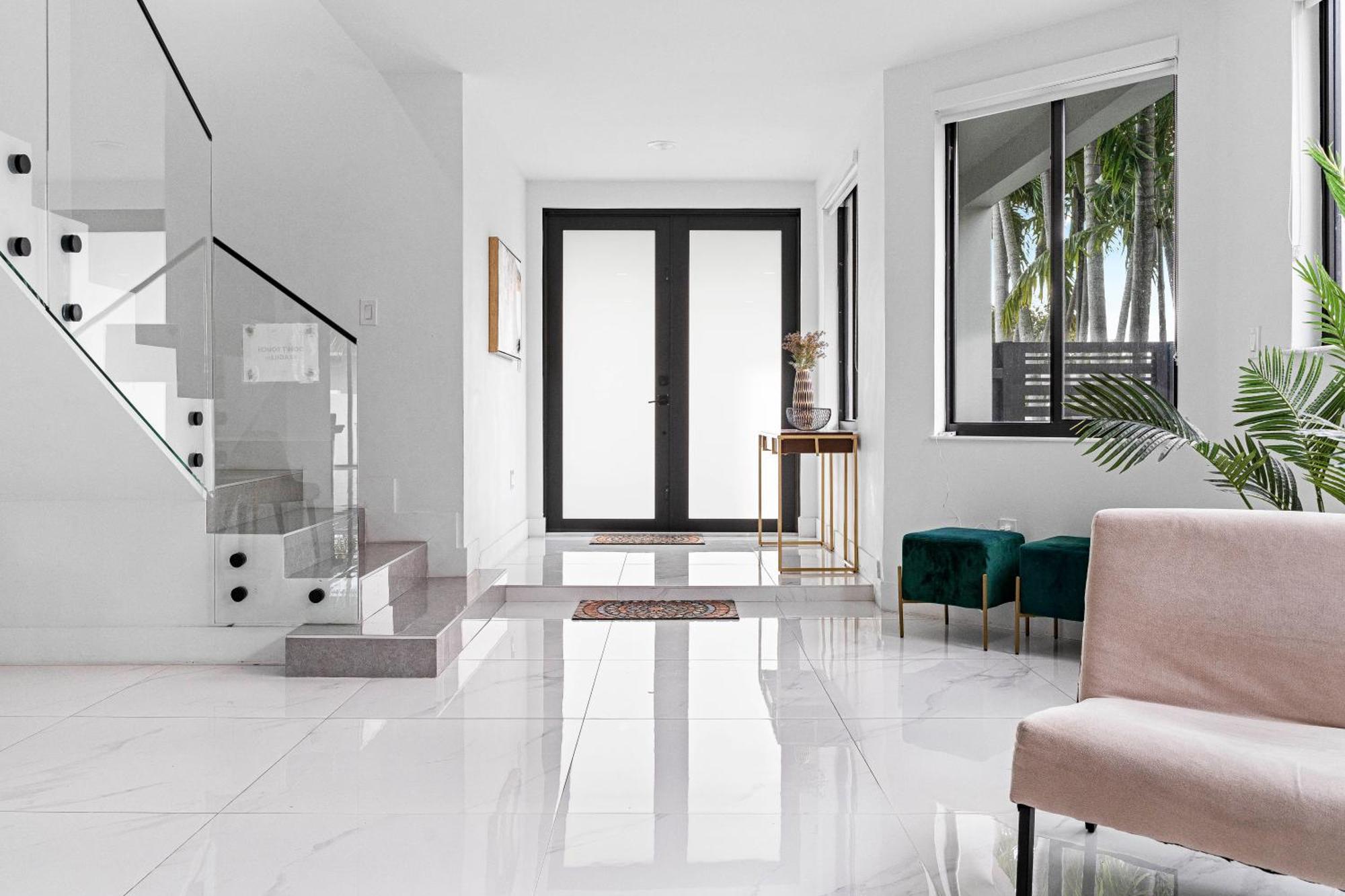 Holiday home Tropical Outdoor Oasis! Private Pool & Yard, Grill, Soaking Tub, Near Coral Gables & Mia Airport Miami