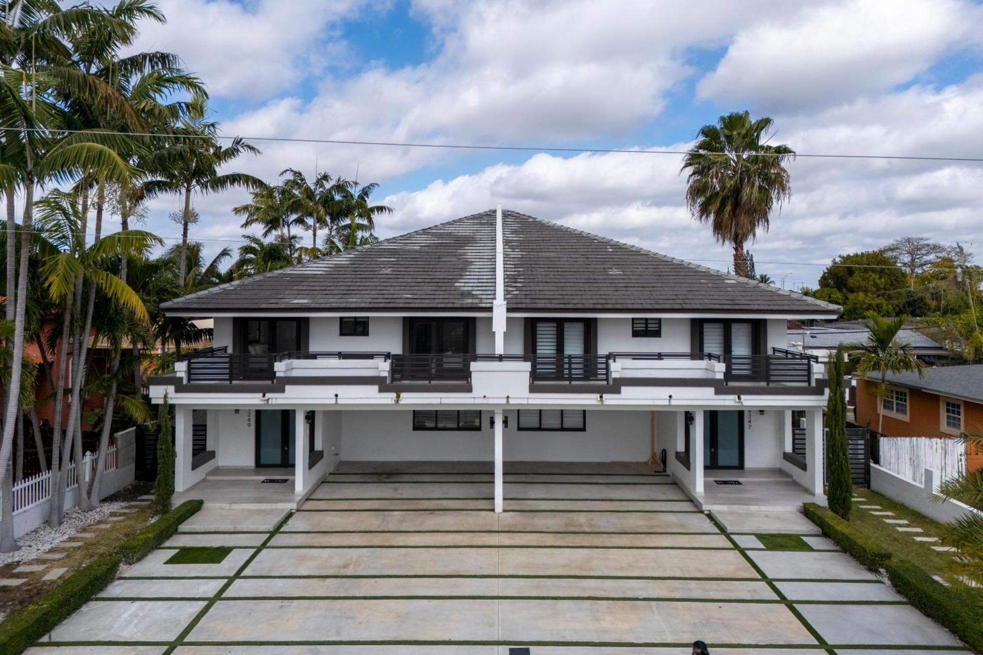Tropical Outdoor Oasis! Private Pool & Yard, Grill, Soaking Tub, Near Coral Gables & Mia Airport Holiday home *